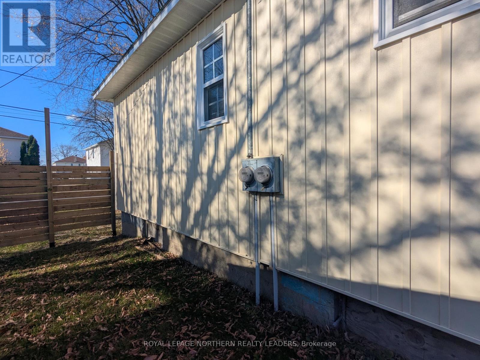 












59 FOURTH STREET

,
Smooth Rock Falls (SRF),




Ontario
P0L2B0

