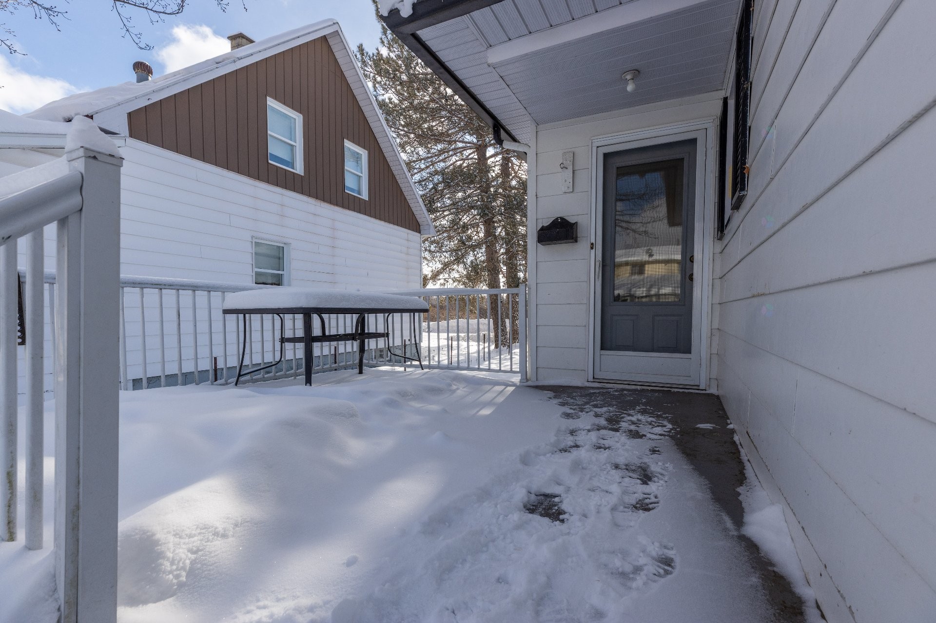 









370


Rue St-Michel

,
Saint-Michel-des-Saints,




QC
J0K3B0

