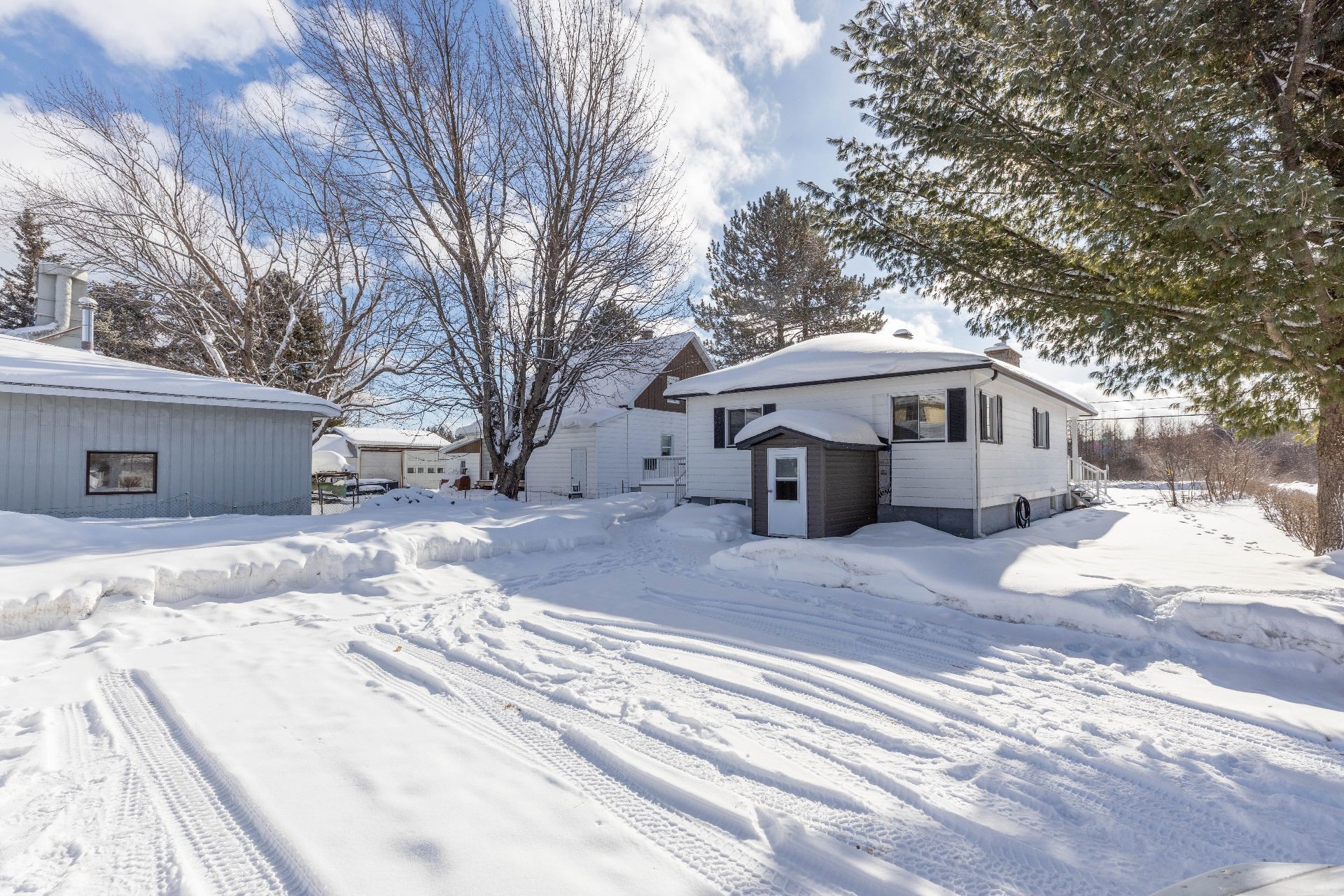 









370


Rue St-Michel

,
Saint-Michel-des-Saints,




QC
J0K3B0

