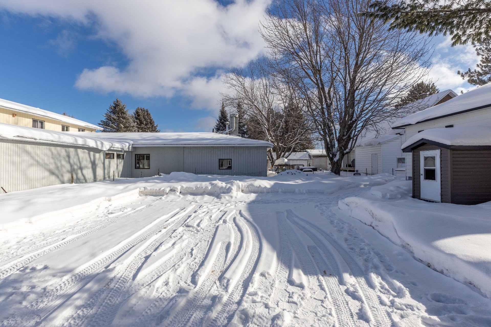 









370


Rue St-Michel

,
Saint-Michel-des-Saints,




QC
J0K3B0

