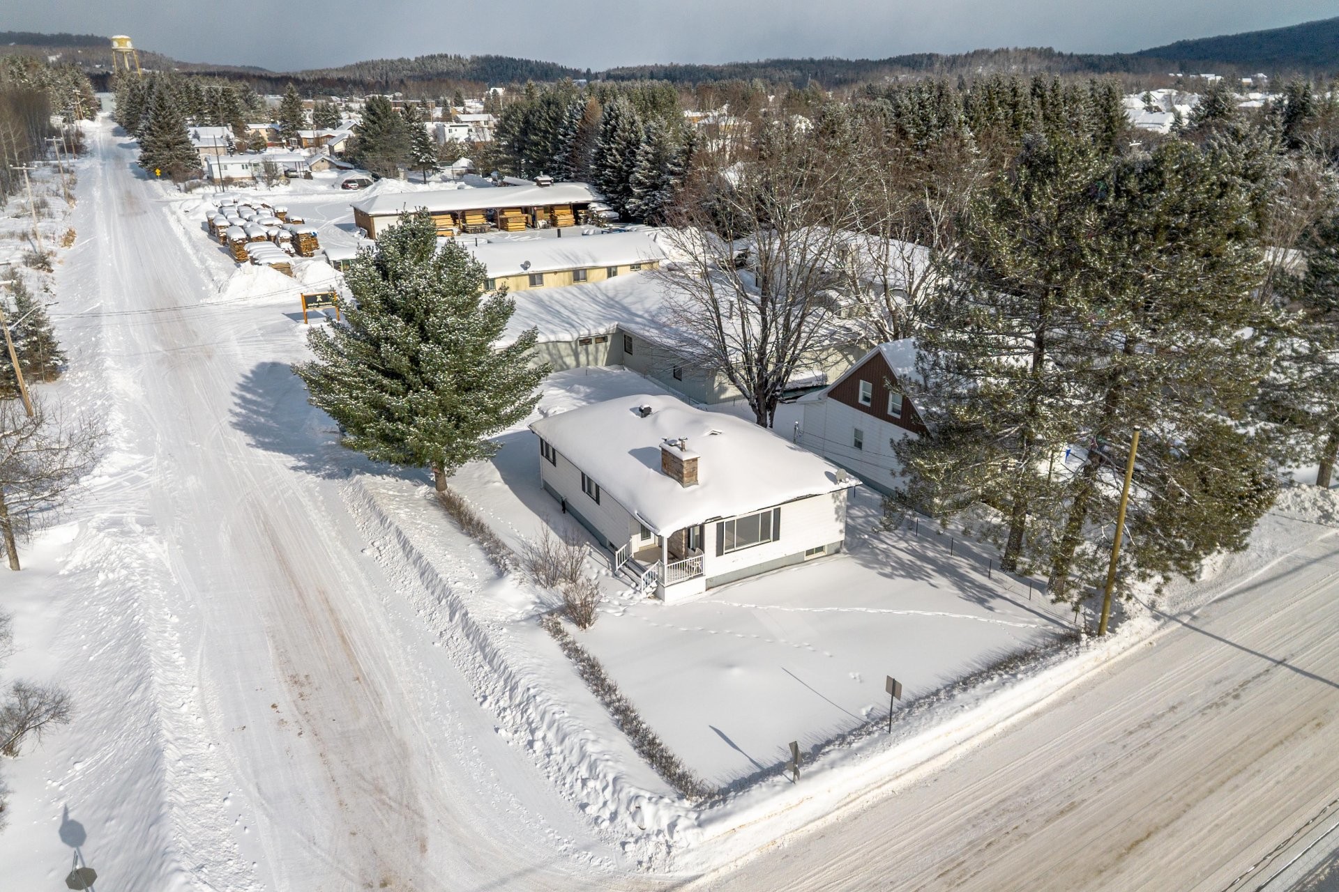 









370


Rue St-Michel

,
Saint-Michel-des-Saints,




QC
J0K3B0

