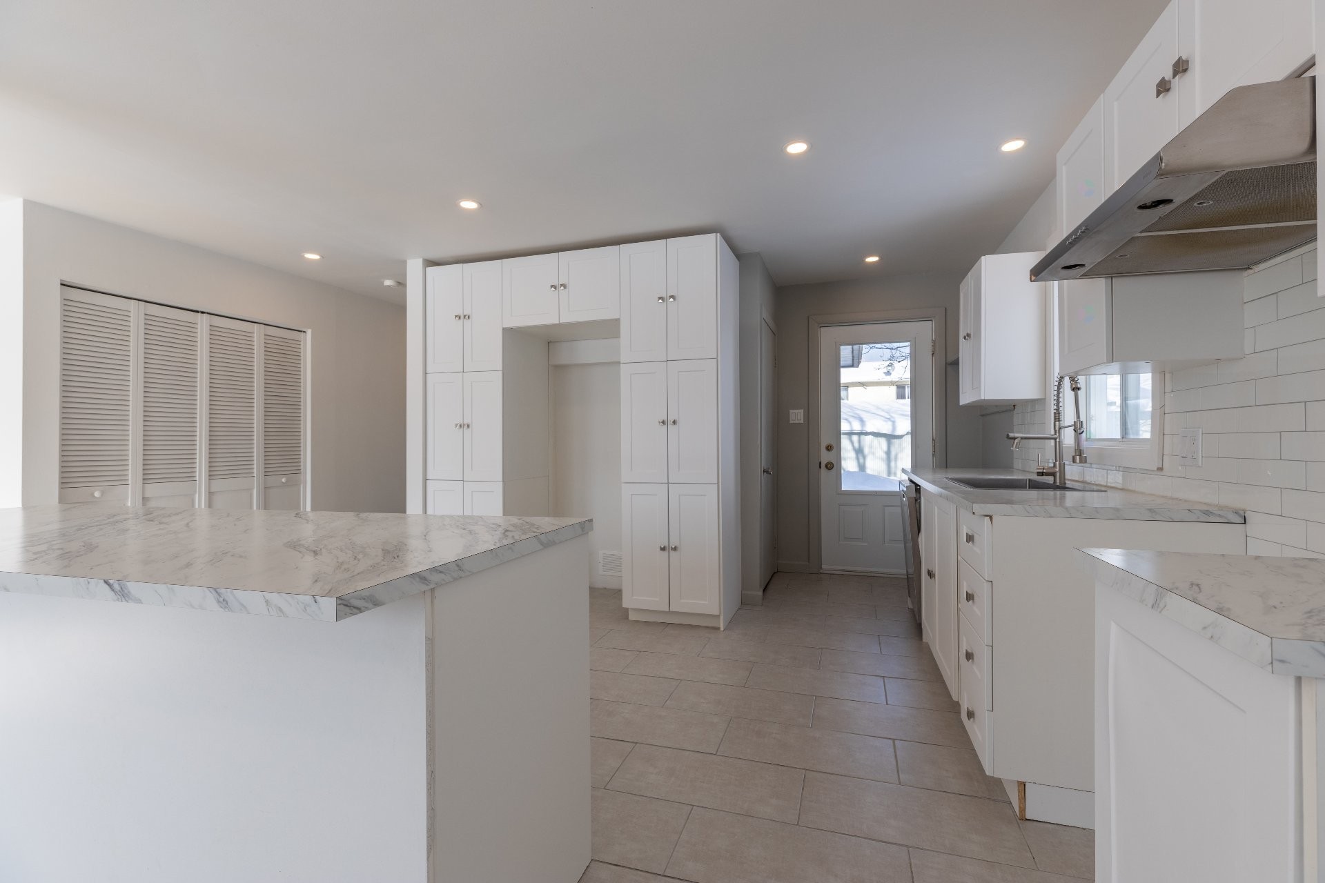 









370


Rue St-Michel

,
Saint-Michel-des-Saints,




QC
J0K3B0

