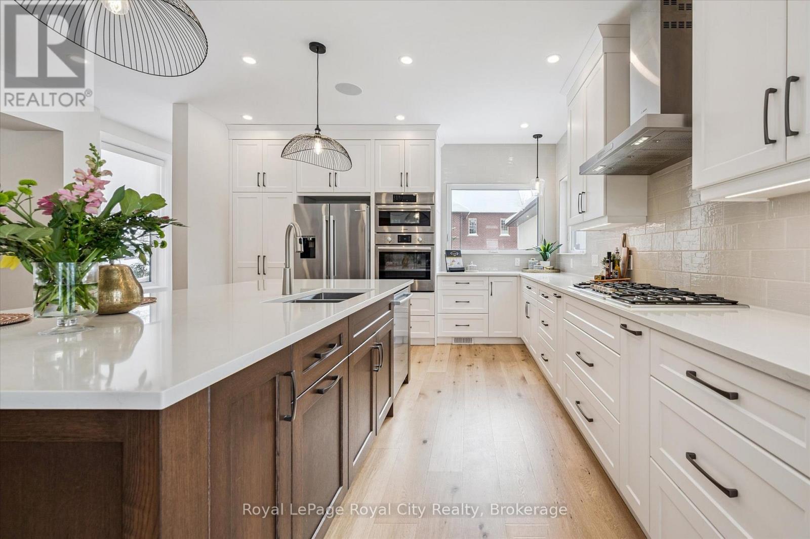 












292 GEDDES STREET

,
Centre Wellington (Elora/Salem),




Ontario
N0B1S0

