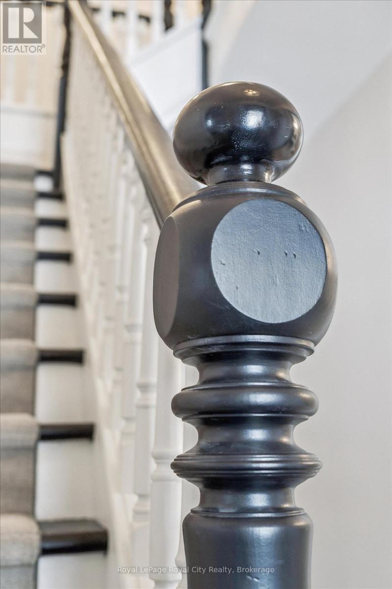 












292 GEDDES STREET

,
Centre Wellington (Elora/Salem),




Ontario
N0B1S0

