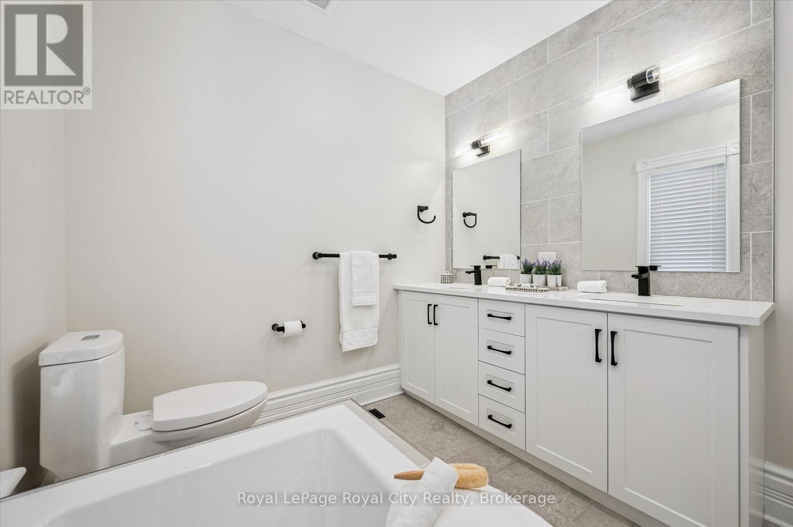 












292 GEDDES STREET

,
Centre Wellington (Elora/Salem),




Ontario
N0B1S0

