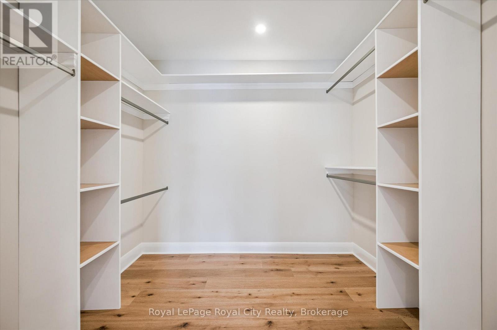 












292 GEDDES STREET

,
Centre Wellington (Elora/Salem),




Ontario
N0B1S0

