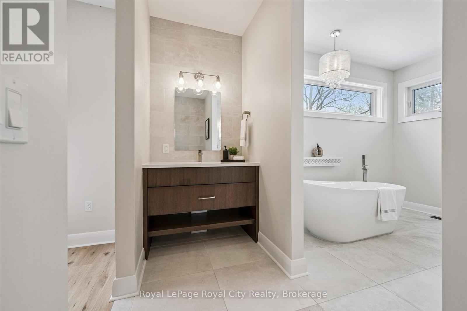 












292 GEDDES STREET

,
Centre Wellington (Elora/Salem),




Ontario
N0B1S0

