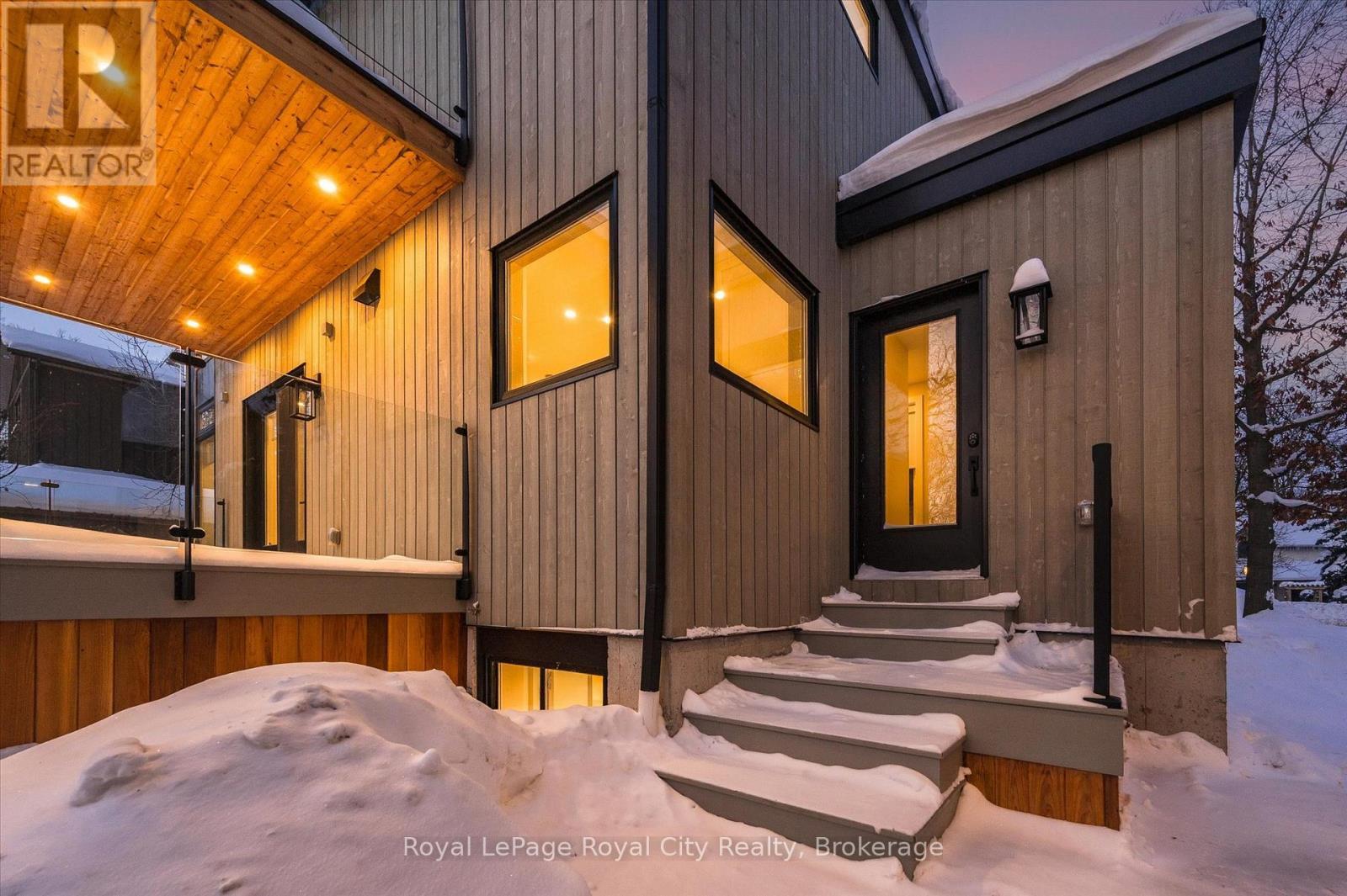 












292 GEDDES STREET

,
Centre Wellington (Elora/Salem),




Ontario
N0B1S0

