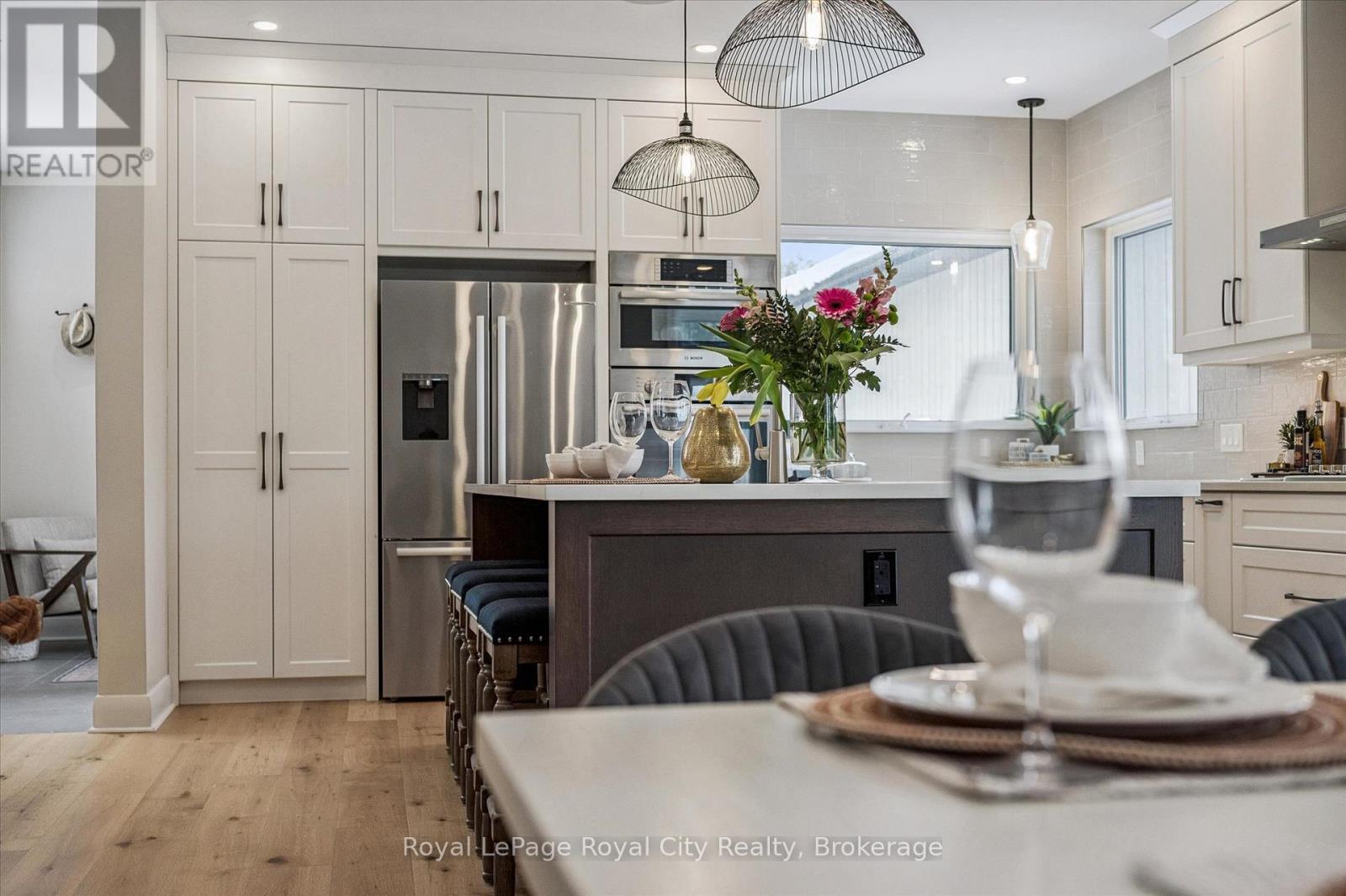 












292 GEDDES STREET

,
Centre Wellington (Elora/Salem),




Ontario
N0B1S0

