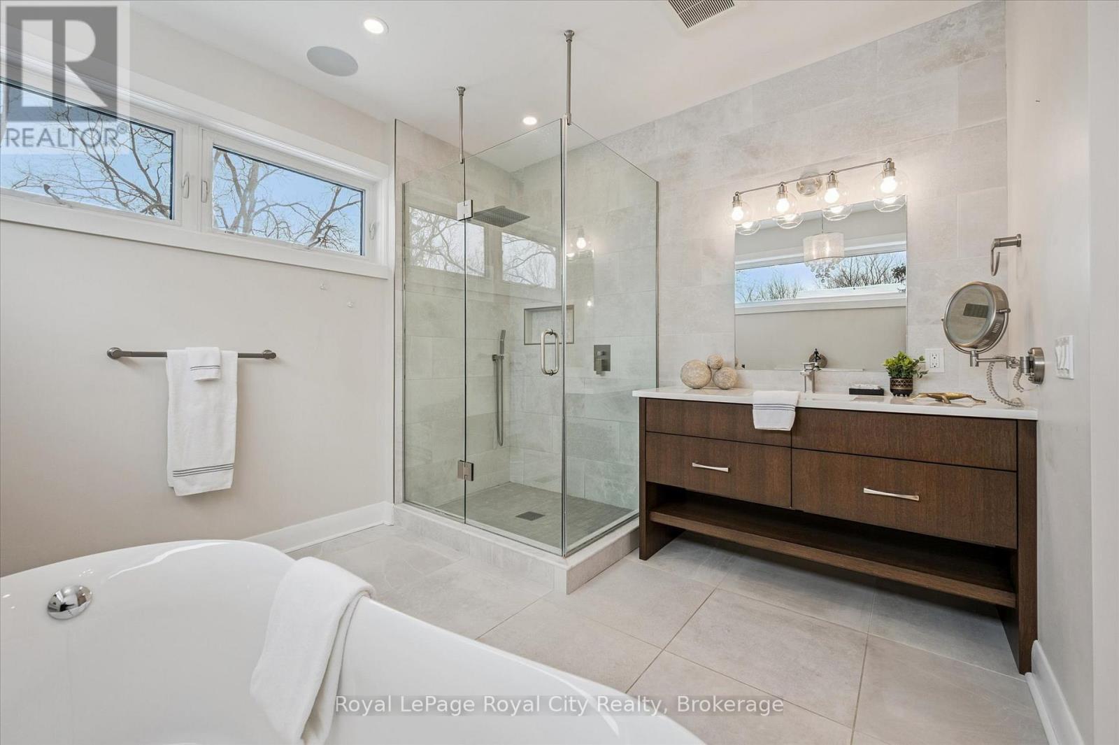 












292 GEDDES STREET

,
Centre Wellington (Elora/Salem),




Ontario
N0B1S0

