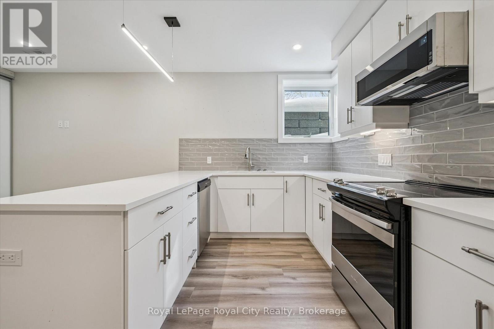 












292 GEDDES STREET

,
Centre Wellington (Elora/Salem),




Ontario
N0B1S0

