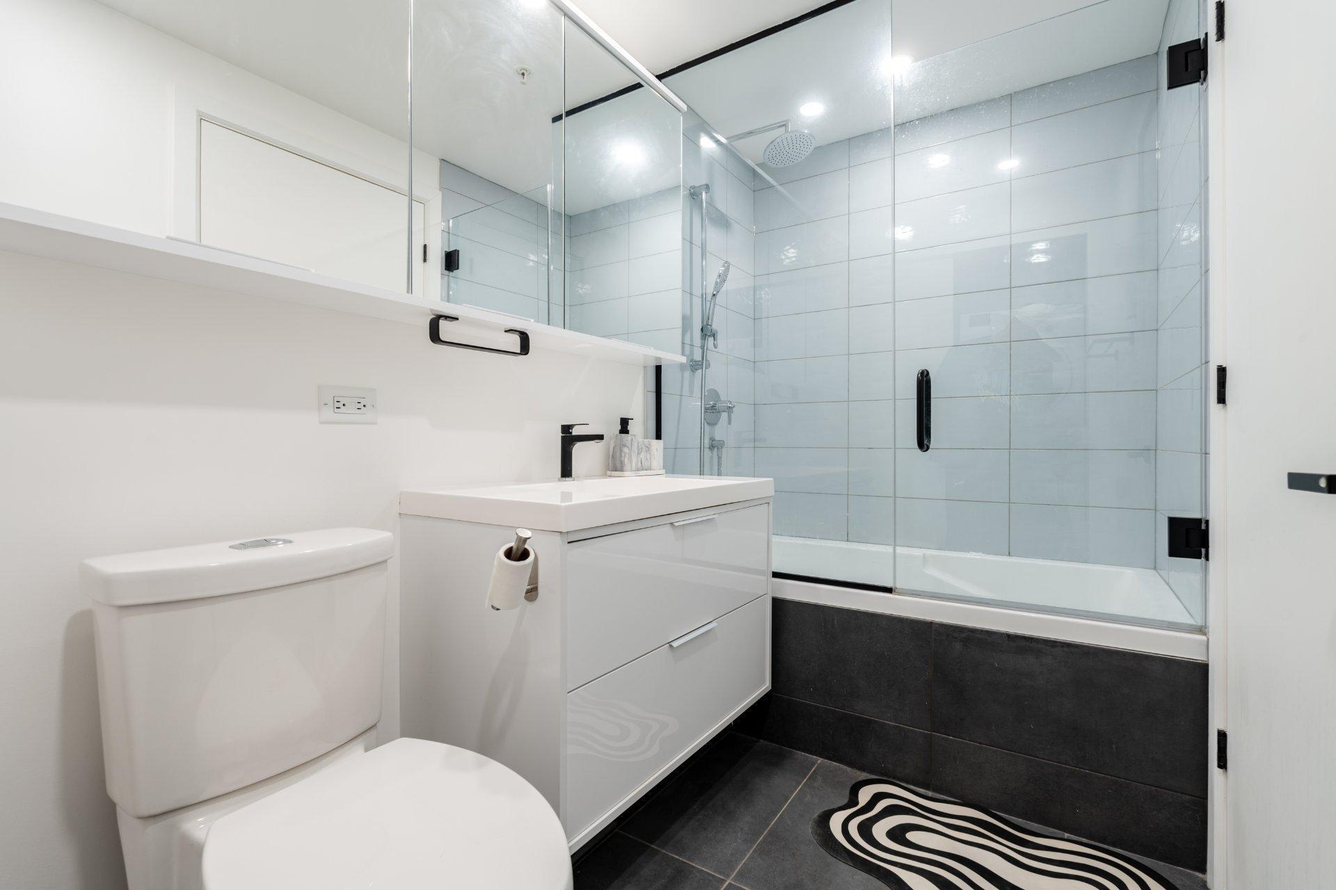 









1


Boul. De Maisonneuve O.

, 1003,
Montréal (Ville-Marie),




QC
H2X0E3

