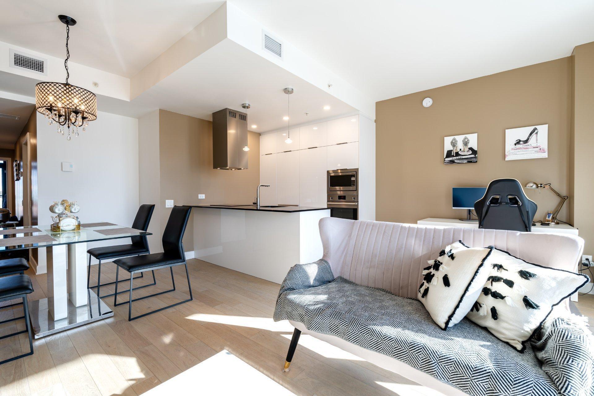 









1


Boul. De Maisonneuve O.

, 1003,
Montréal (Ville-Marie),




QC
H2X0E3

