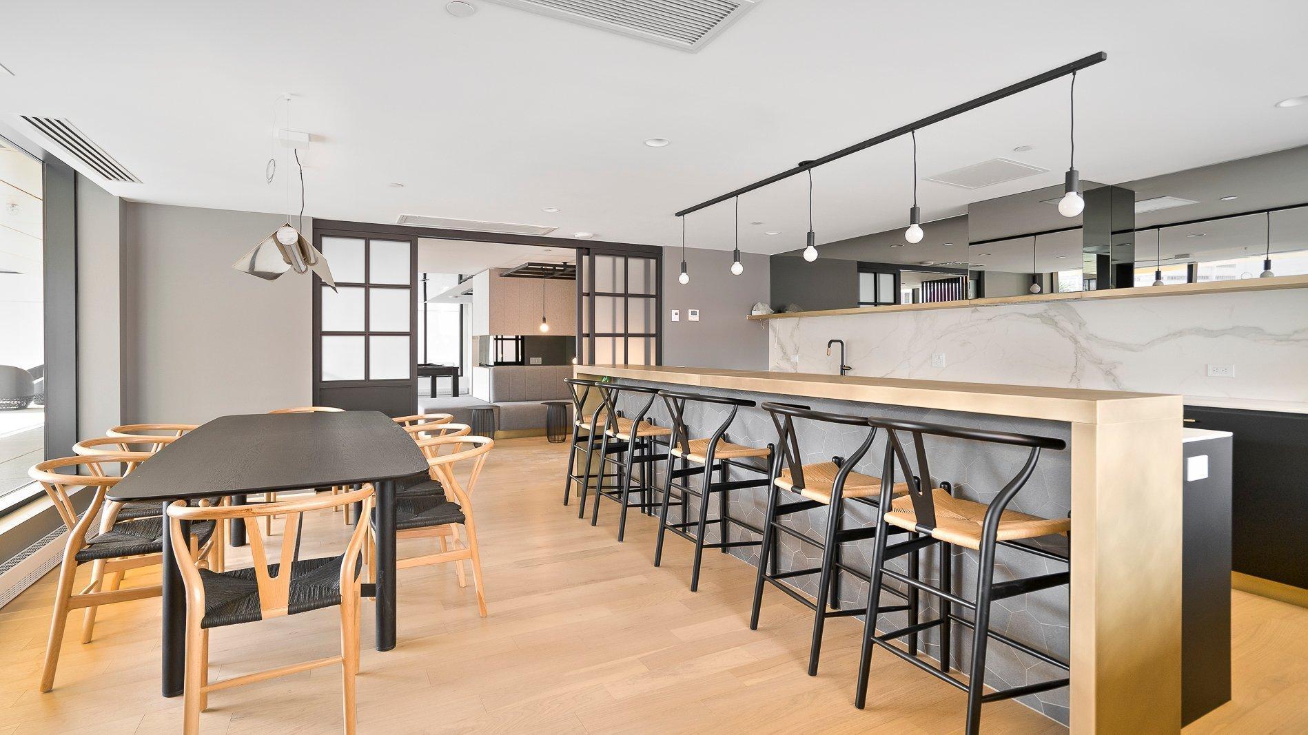 









1


Boul. De Maisonneuve O.

, 1003,
Montréal (Ville-Marie),




QC
H2X0E3

