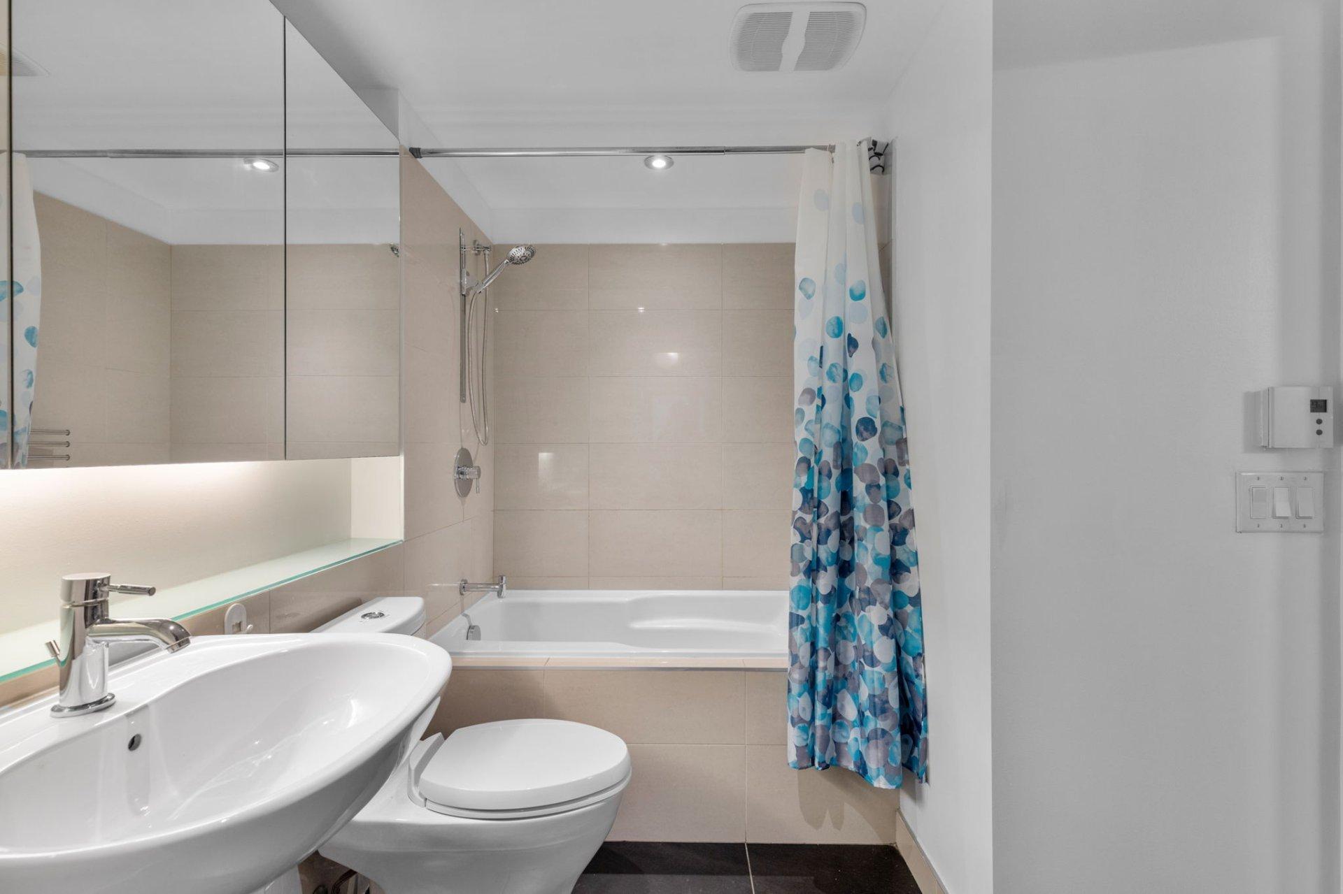 









1414


Rue Chomedey

, 547,
Montréal (Ville-Marie),




QC
H3H0A2

