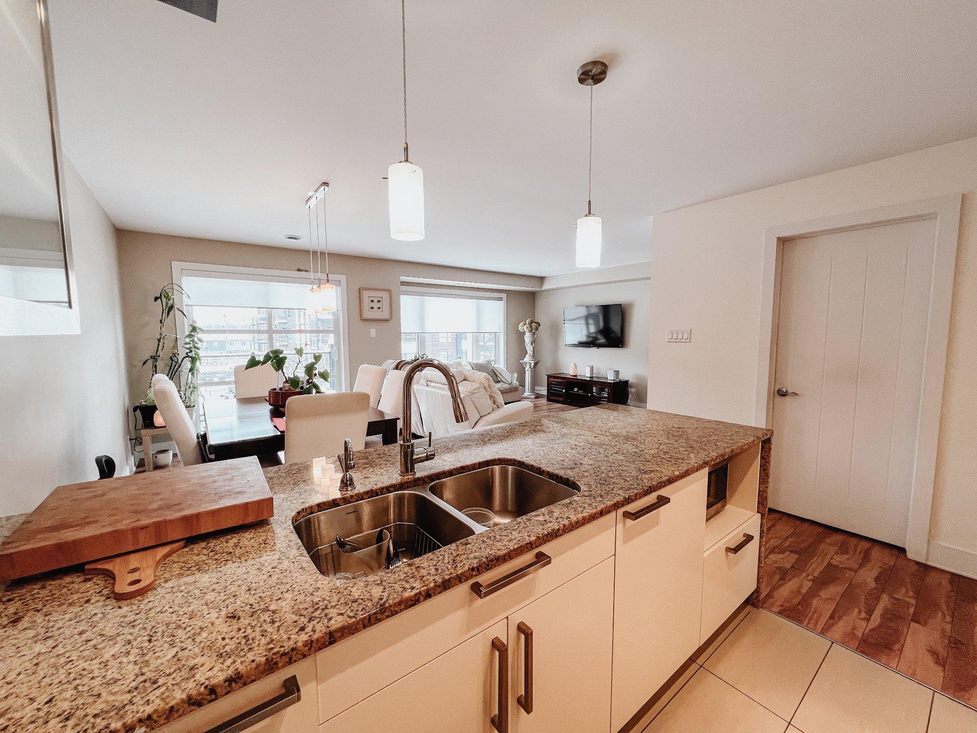 









450


Av. de la Belle-Dame

, 401,
La Prairie,




QC
J5R0P1

