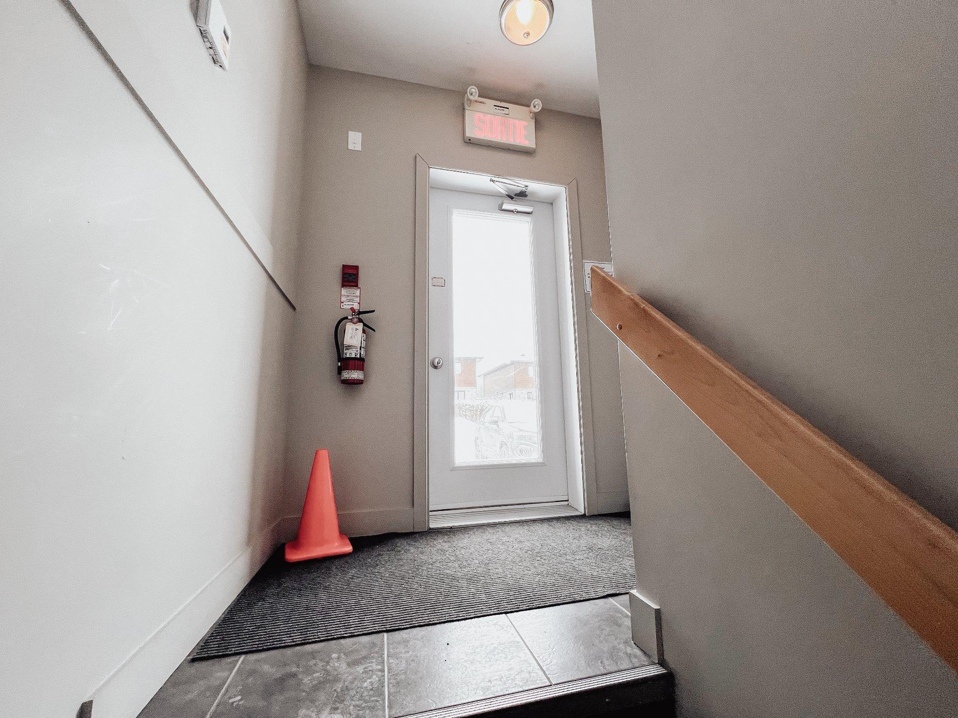 









450


Av. de la Belle-Dame

, 401,
La Prairie,




QC
J5R0P1

