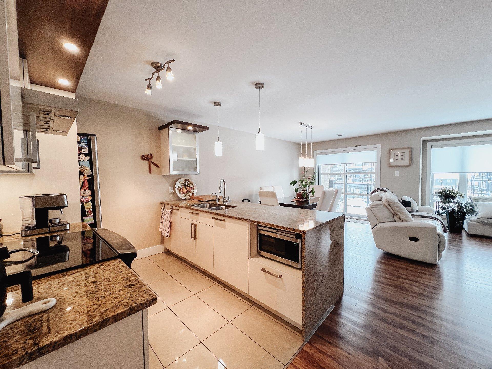 









450


Av. de la Belle-Dame

, 401,
La Prairie,




QC
J5R0P1

