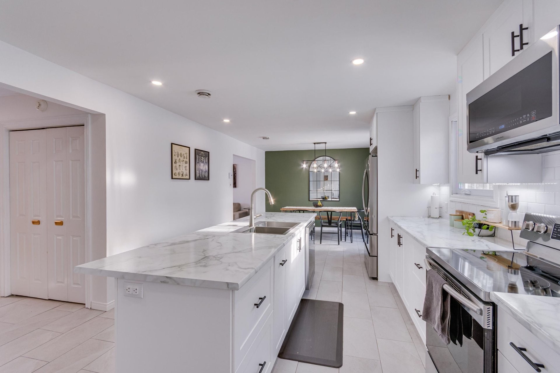 









82


Rue Vincent-Legris

,
Gatineau (Gatineau),




QC
J8P6X1

