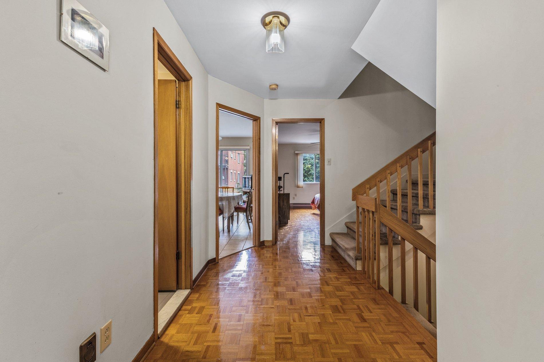 









10350


Av. Charton

,
Montréal (Ahuntsic-Cartierville),




QC
H2B2E1

