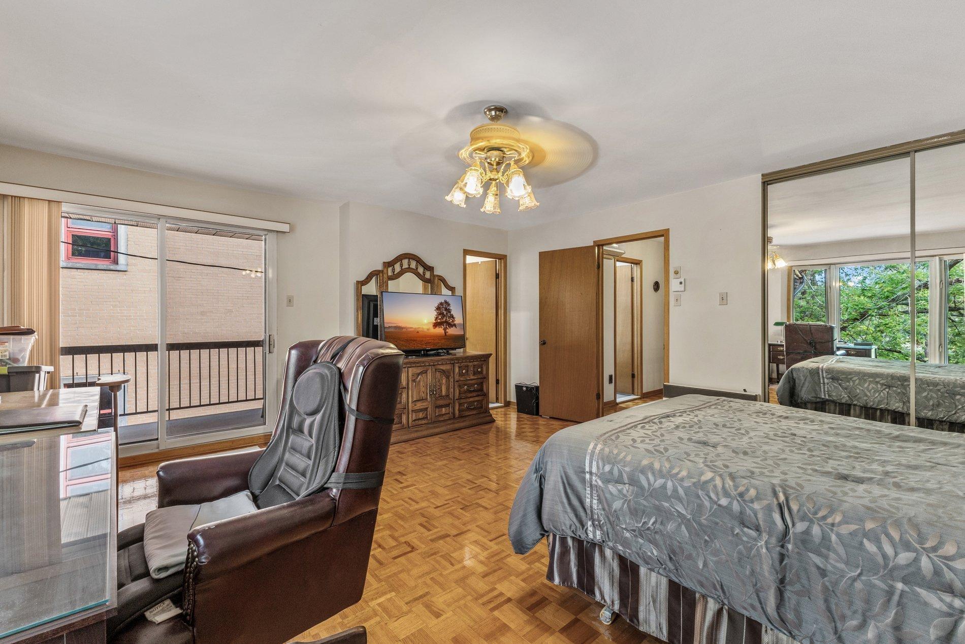 









10350


Av. Charton

,
Montréal (Ahuntsic-Cartierville),




QC
H2B2E1

