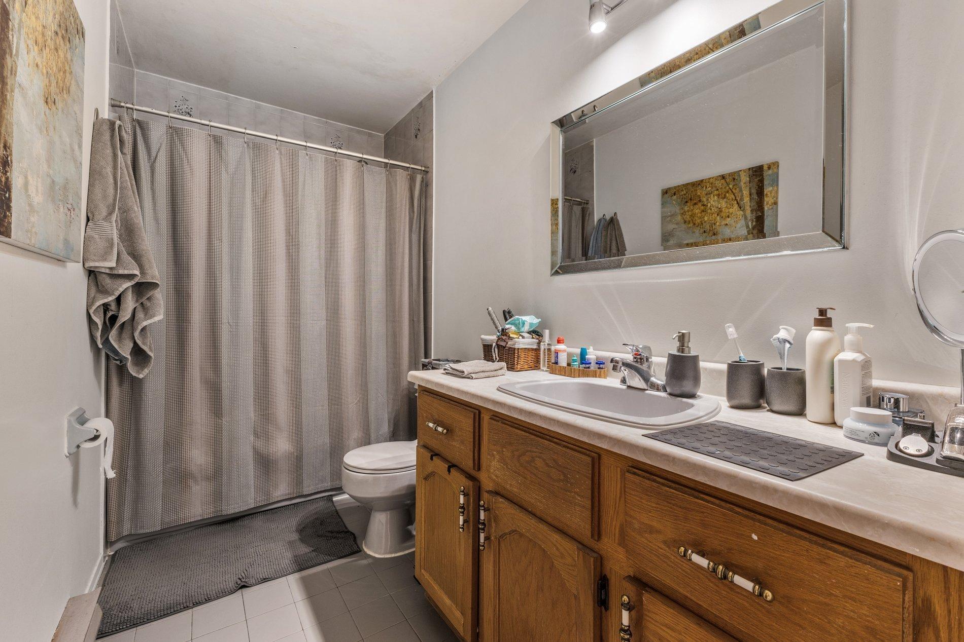 









10350


Av. Charton

,
Montréal (Ahuntsic-Cartierville),




QC
H2B2E1

