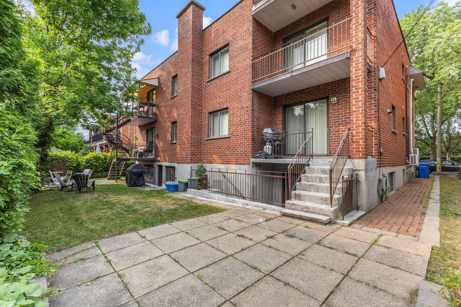 









10350


Av. Charton

,
Montréal (Ahuntsic-Cartierville),




QC
H2B2E1

