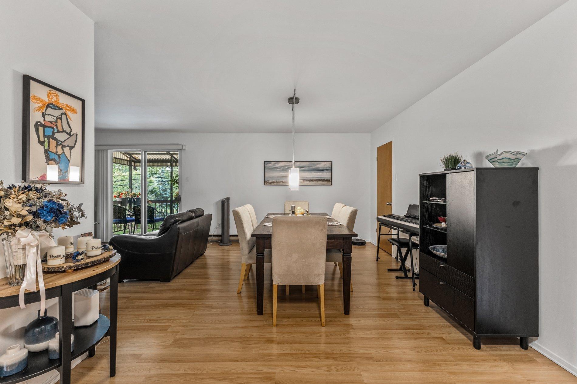 









10350


Av. Charton

,
Montréal (Ahuntsic-Cartierville),




QC
H2B2E1

