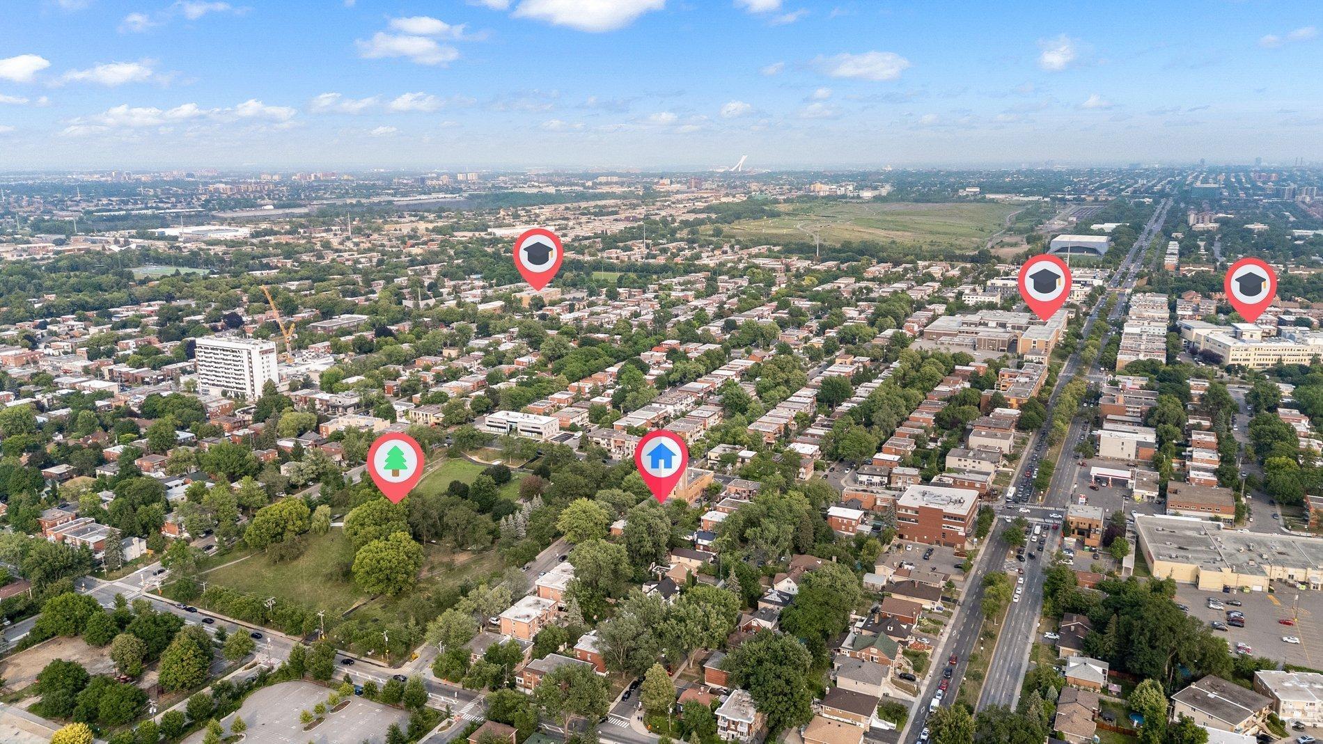 









10350


Av. Charton

,
Montréal (Ahuntsic-Cartierville),




QC
H2B2E1

