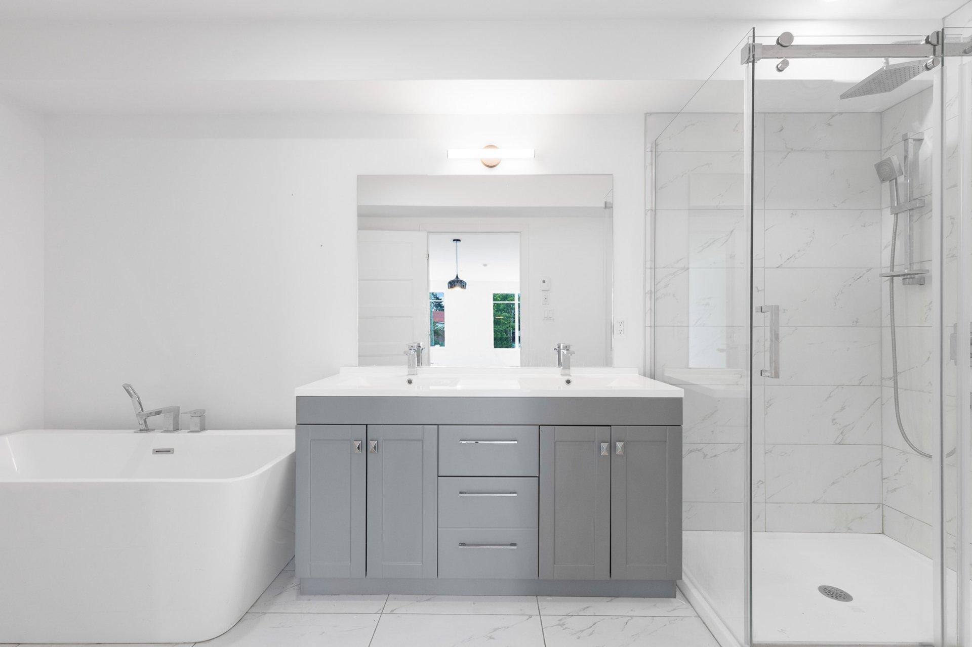 









140


Boul. St-Elzear O.

, 203,
Laval (Vimont),




QC
H7M1E3

