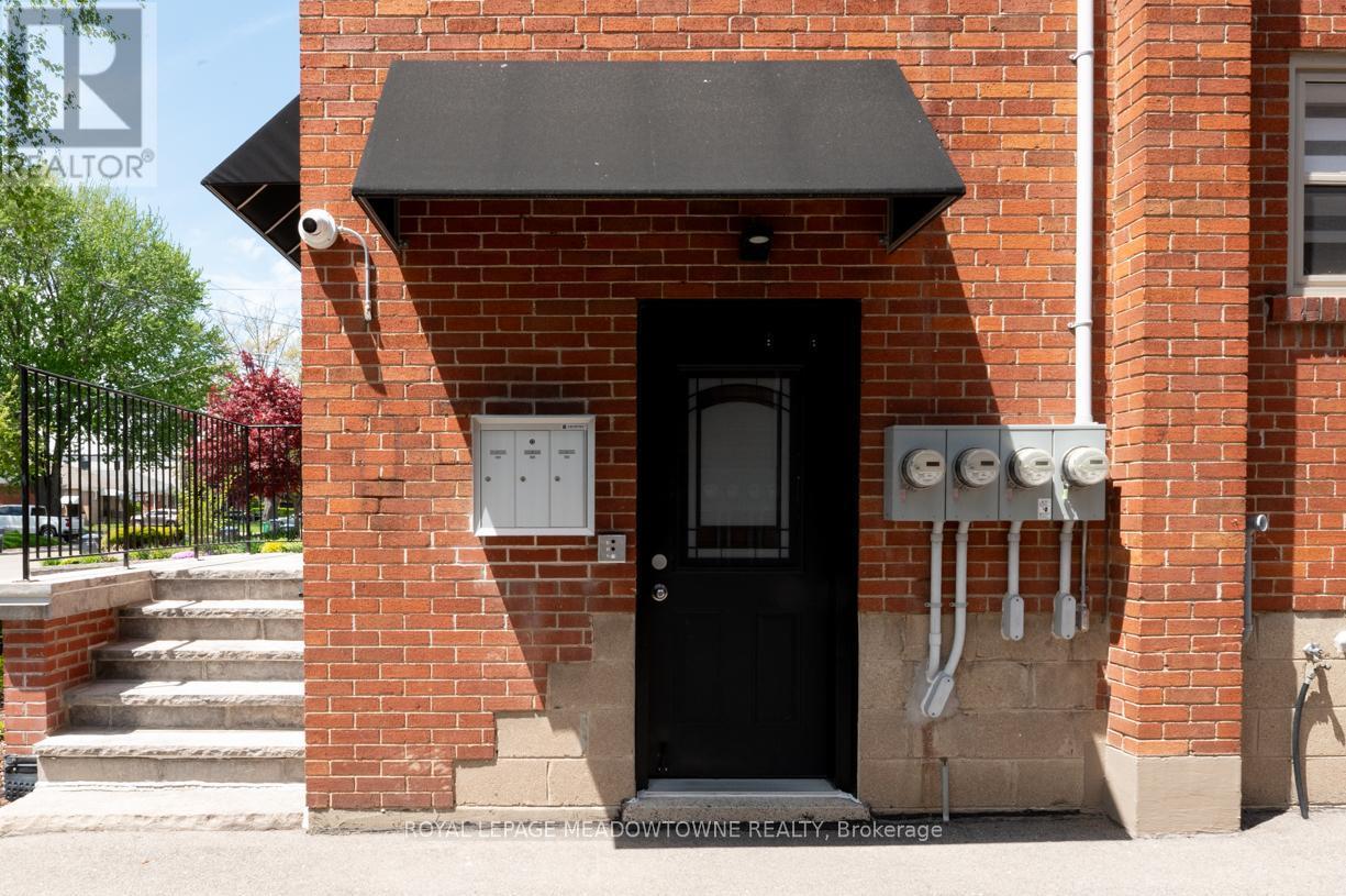 












3 - 33 BROADVIEW AVENUE

,
Mississauga,




Ontario
L5H2S8

