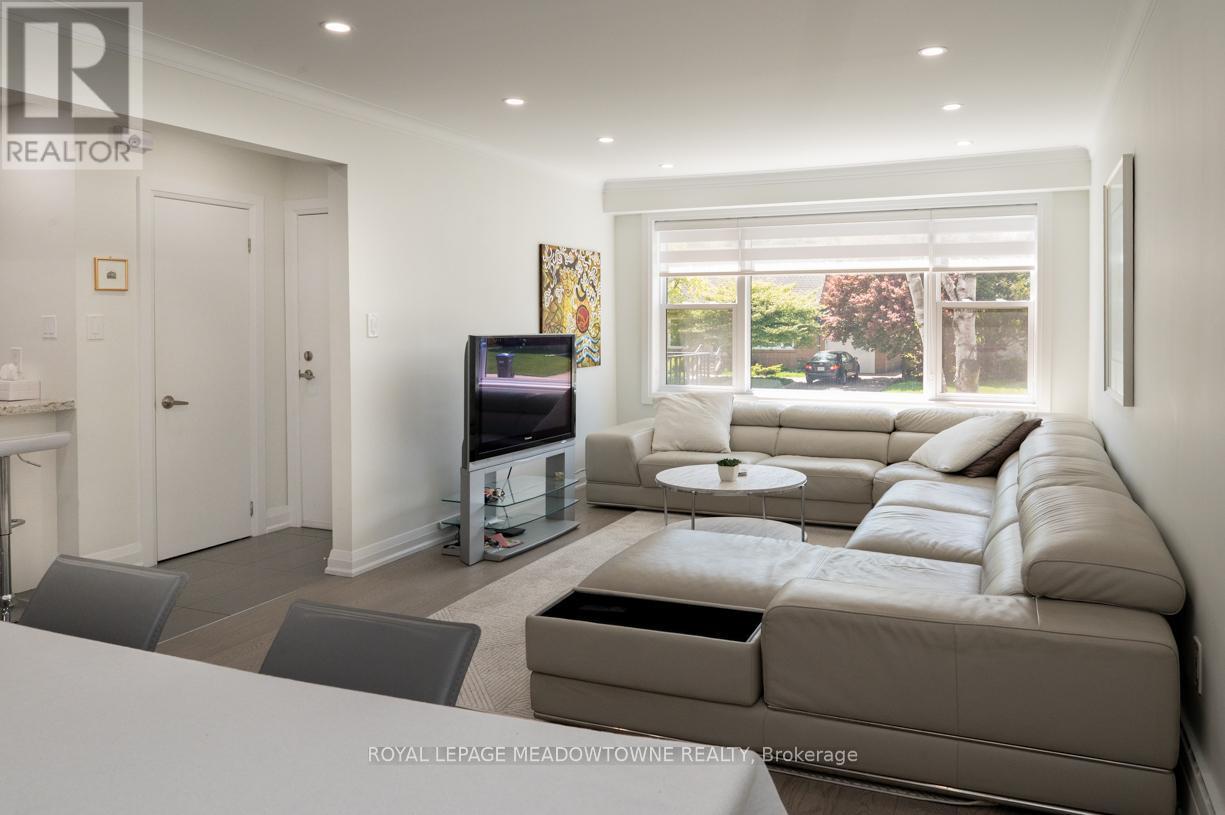 












3 - 33 BROADVIEW AVENUE

,
Mississauga,




Ontario
L5H2S8

