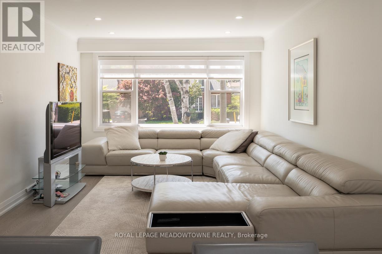 












3 - 33 BROADVIEW AVENUE

,
Mississauga,




Ontario
L5H2S8

