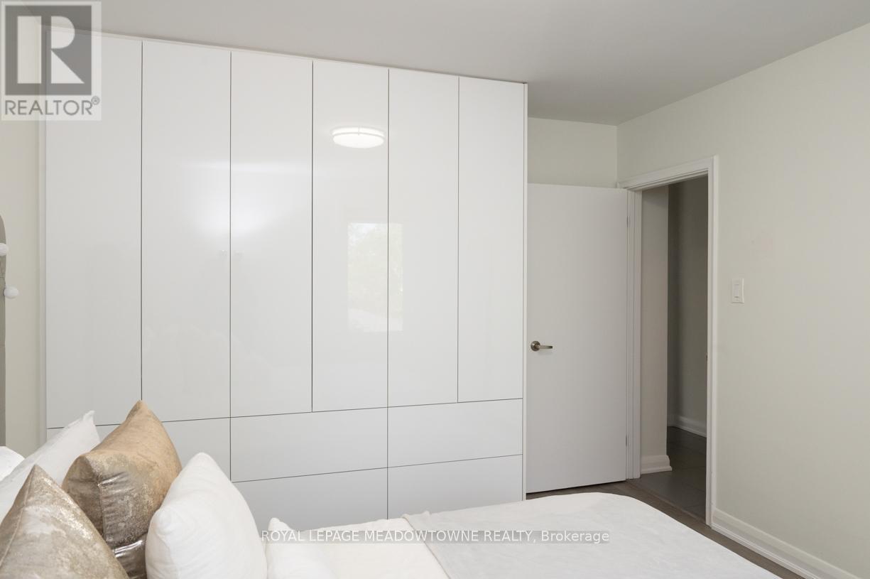 












3 - 33 BROADVIEW AVENUE

,
Mississauga,




Ontario
L5H2S8

