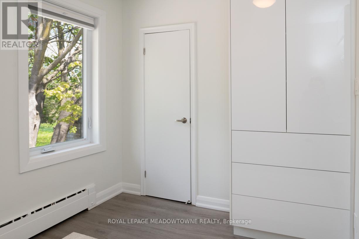 












3 - 33 BROADVIEW AVENUE

,
Mississauga,




Ontario
L5H2S8

