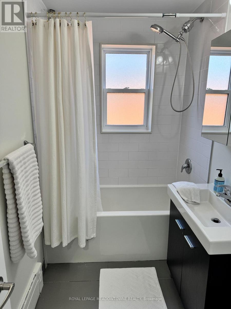 












3 - 33 BROADVIEW AVENUE

,
Mississauga,




Ontario
L5H2S8

