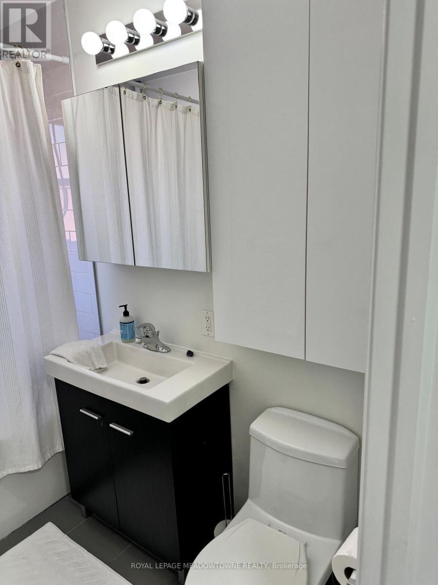 












3 - 33 BROADVIEW AVENUE

,
Mississauga,




Ontario
L5H2S8

