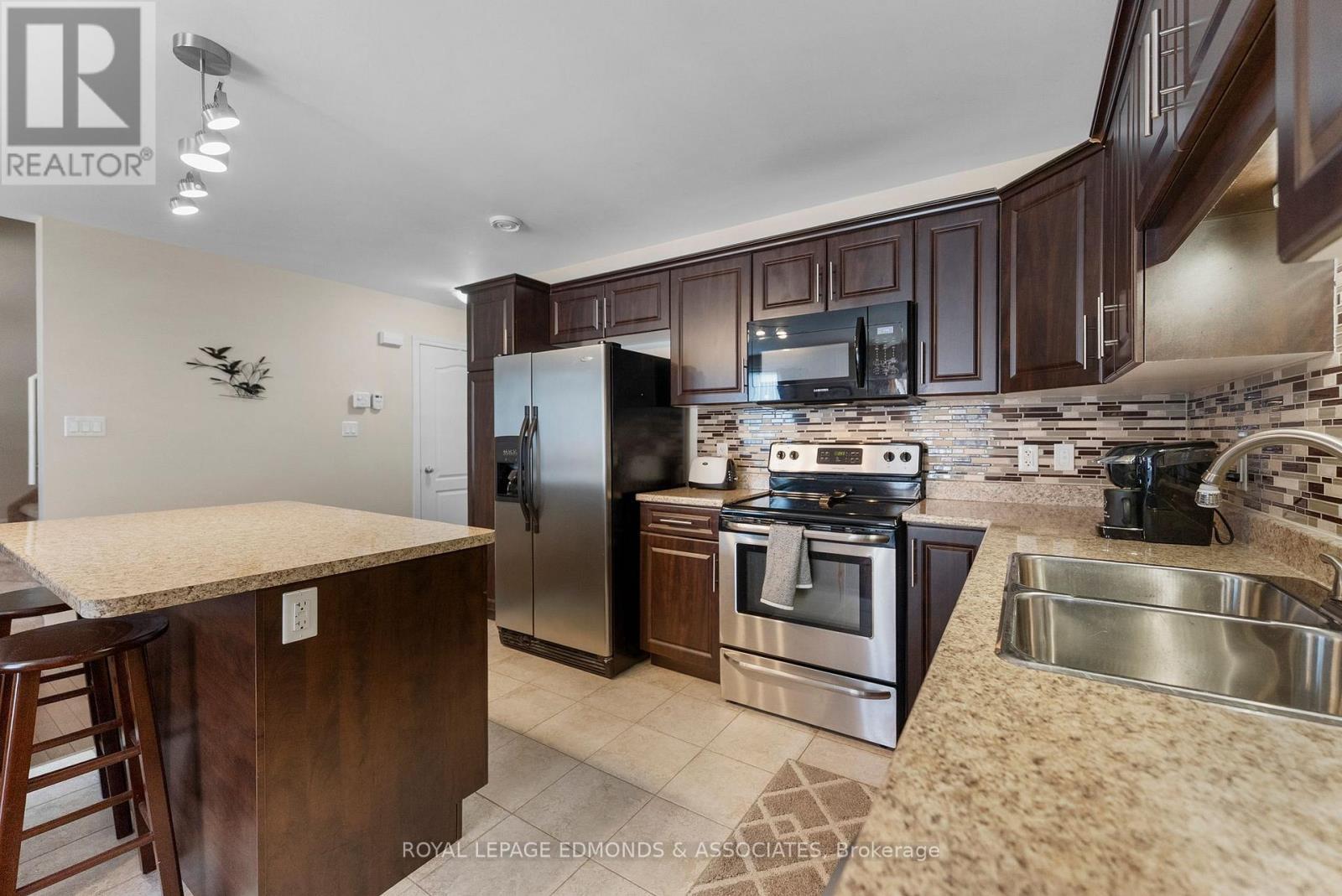 












27 WINSTON AVENUE

,
Petawawa,




Ontario
K8H0C1

