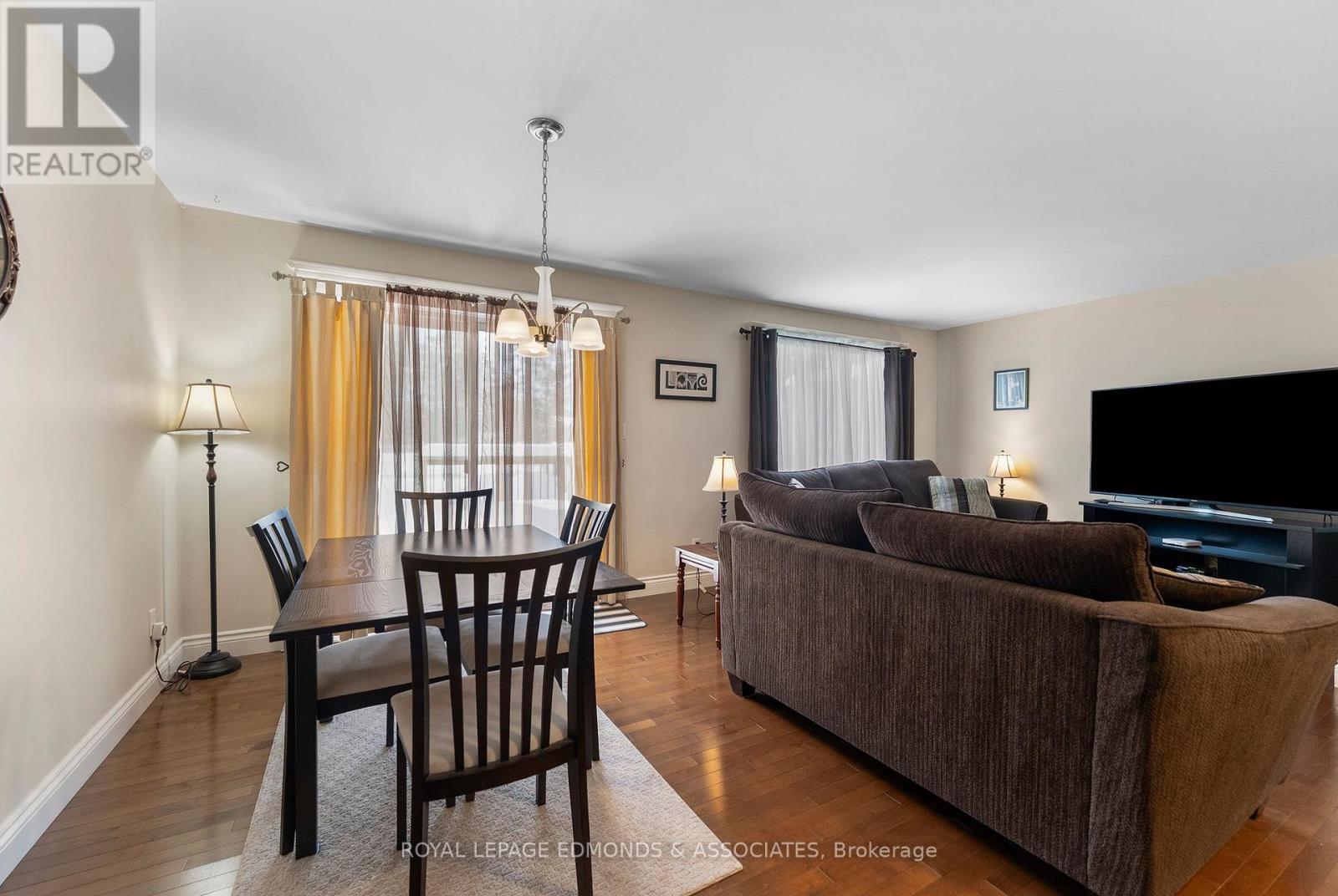 












27 WINSTON AVENUE

,
Petawawa,




Ontario
K8H0C1

