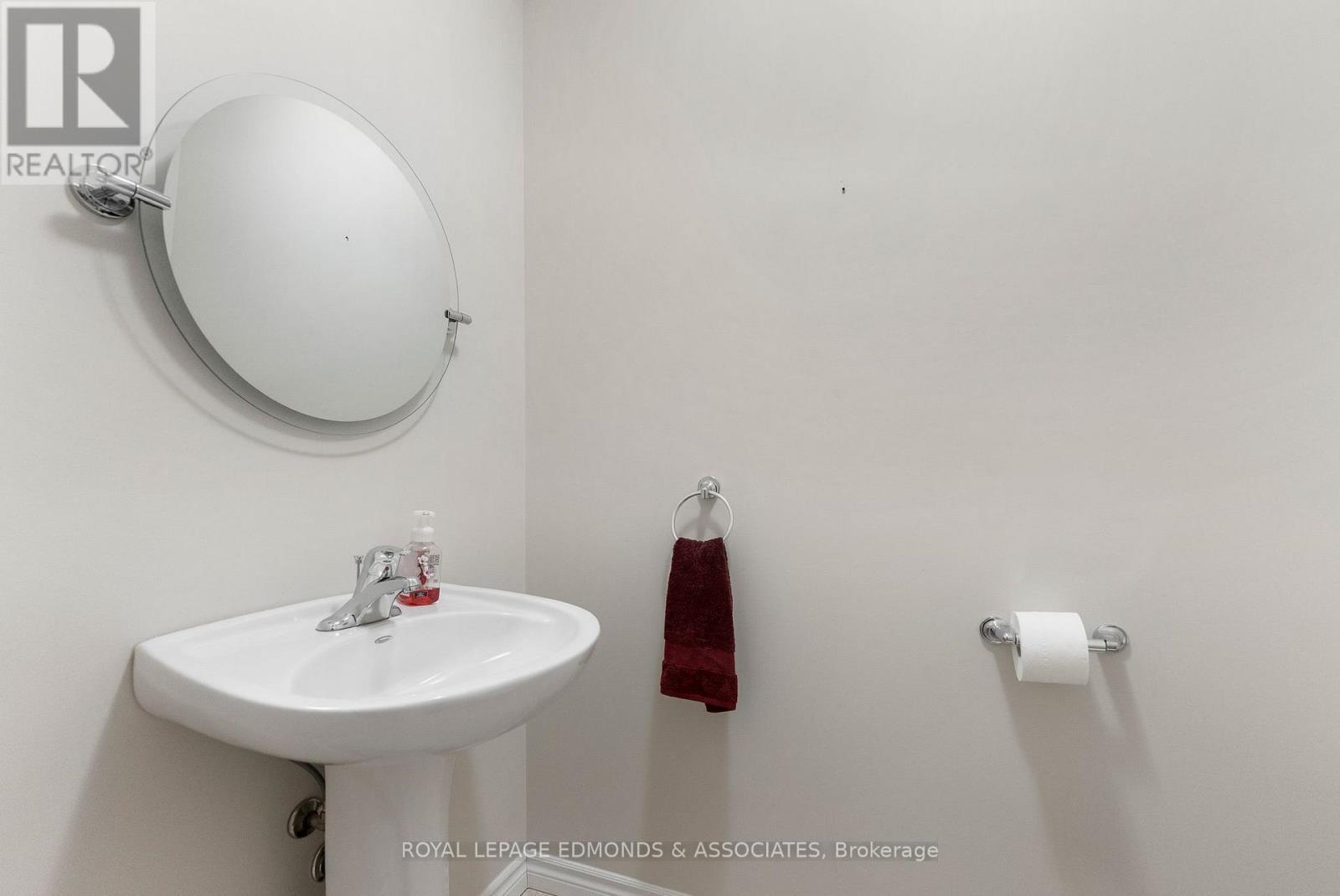 












27 WINSTON AVENUE

,
Petawawa,




Ontario
K8H0C1

