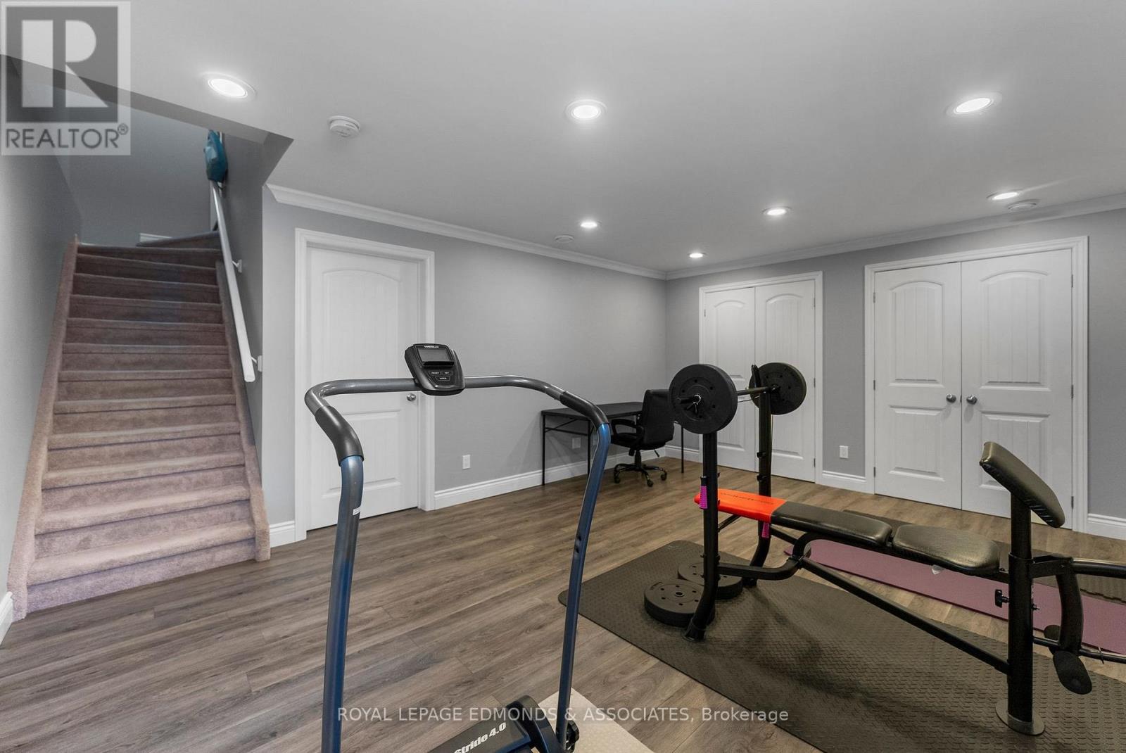 












27 WINSTON AVENUE

,
Petawawa,




Ontario
K8H0C1

