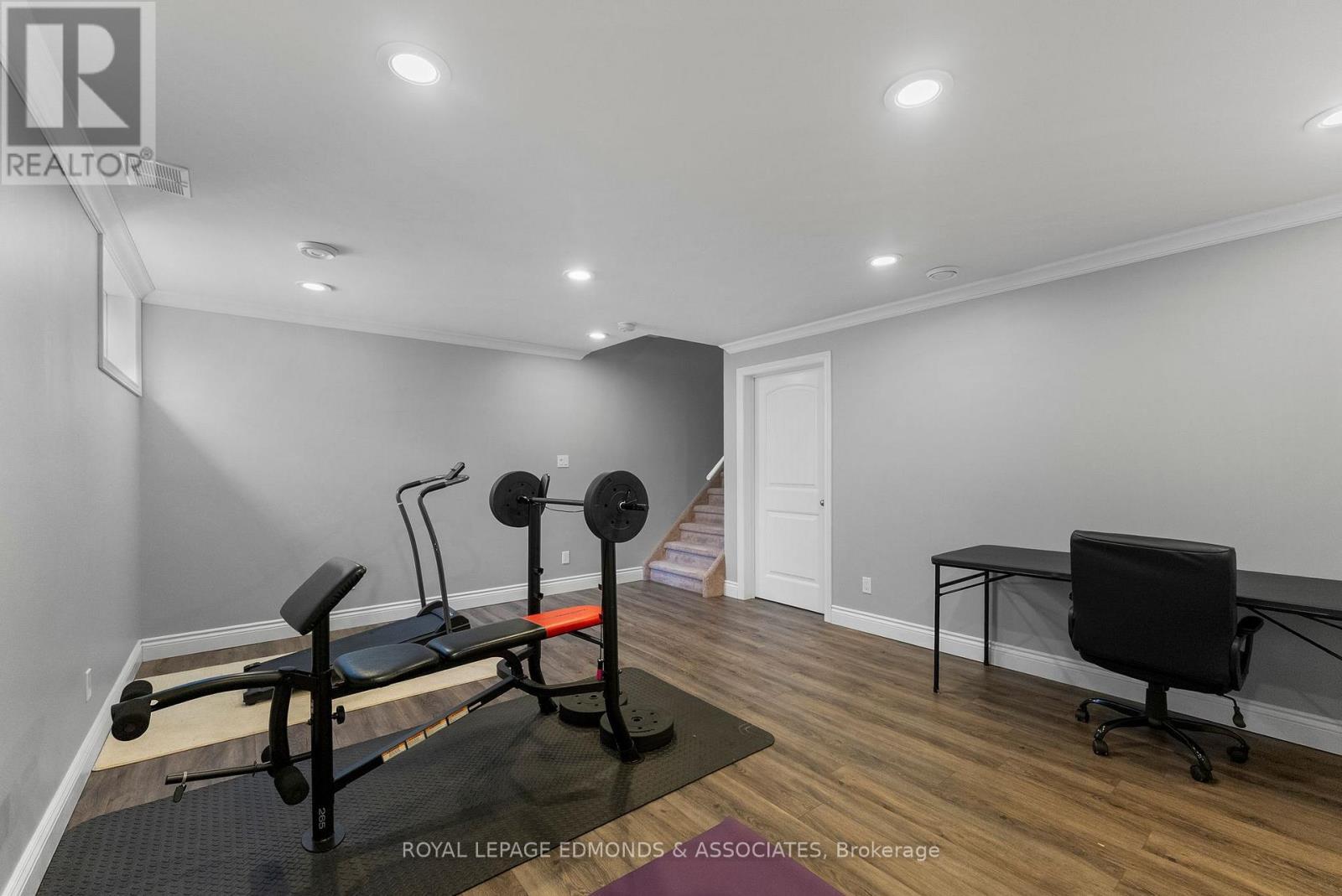 












27 WINSTON AVENUE

,
Petawawa,




Ontario
K8H0C1

