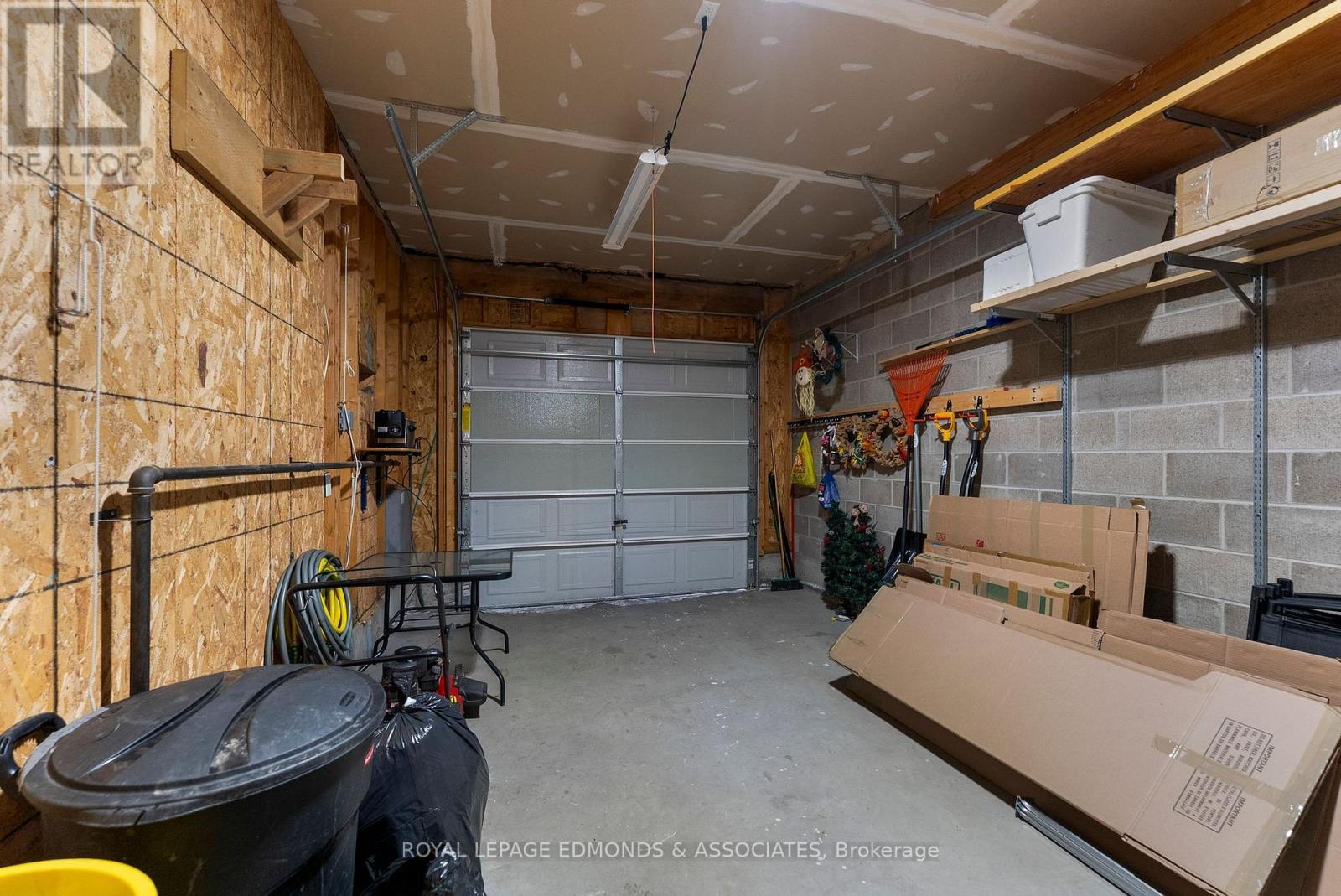 












27 WINSTON AVENUE

,
Petawawa,




Ontario
K8H0C1

