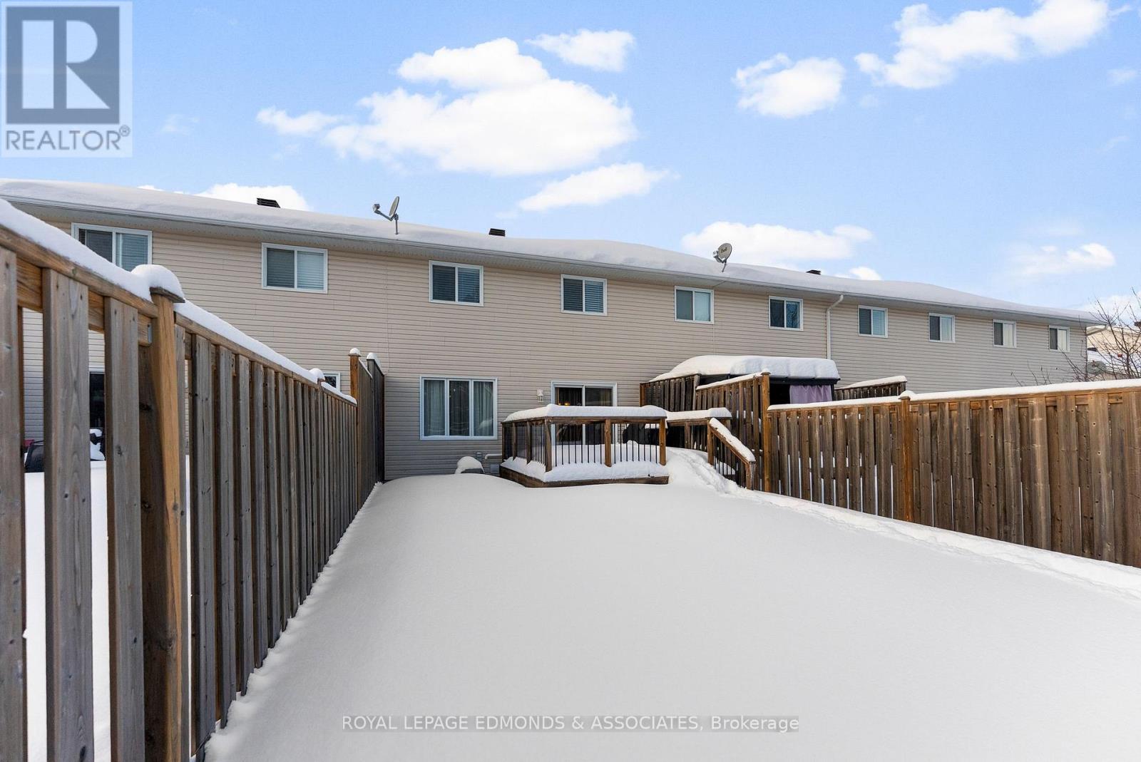 












27 WINSTON AVENUE

,
Petawawa,




Ontario
K8H0C1

