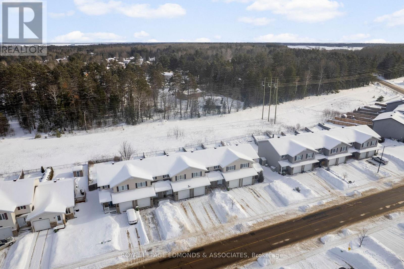 












27 WINSTON AVENUE

,
Petawawa,




Ontario
K8H0C1

