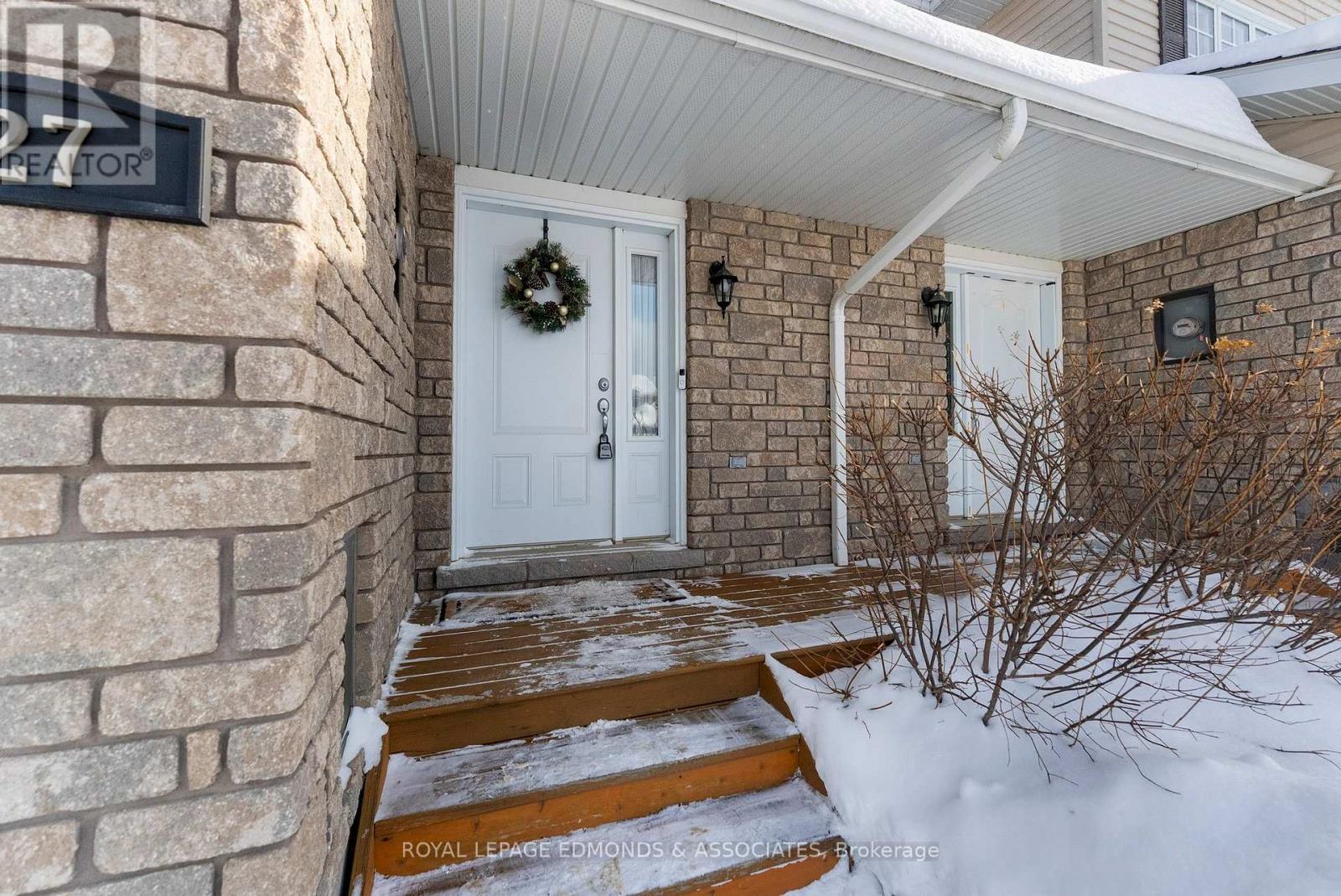 












27 WINSTON AVENUE

,
Petawawa,




Ontario
K8H0C1

