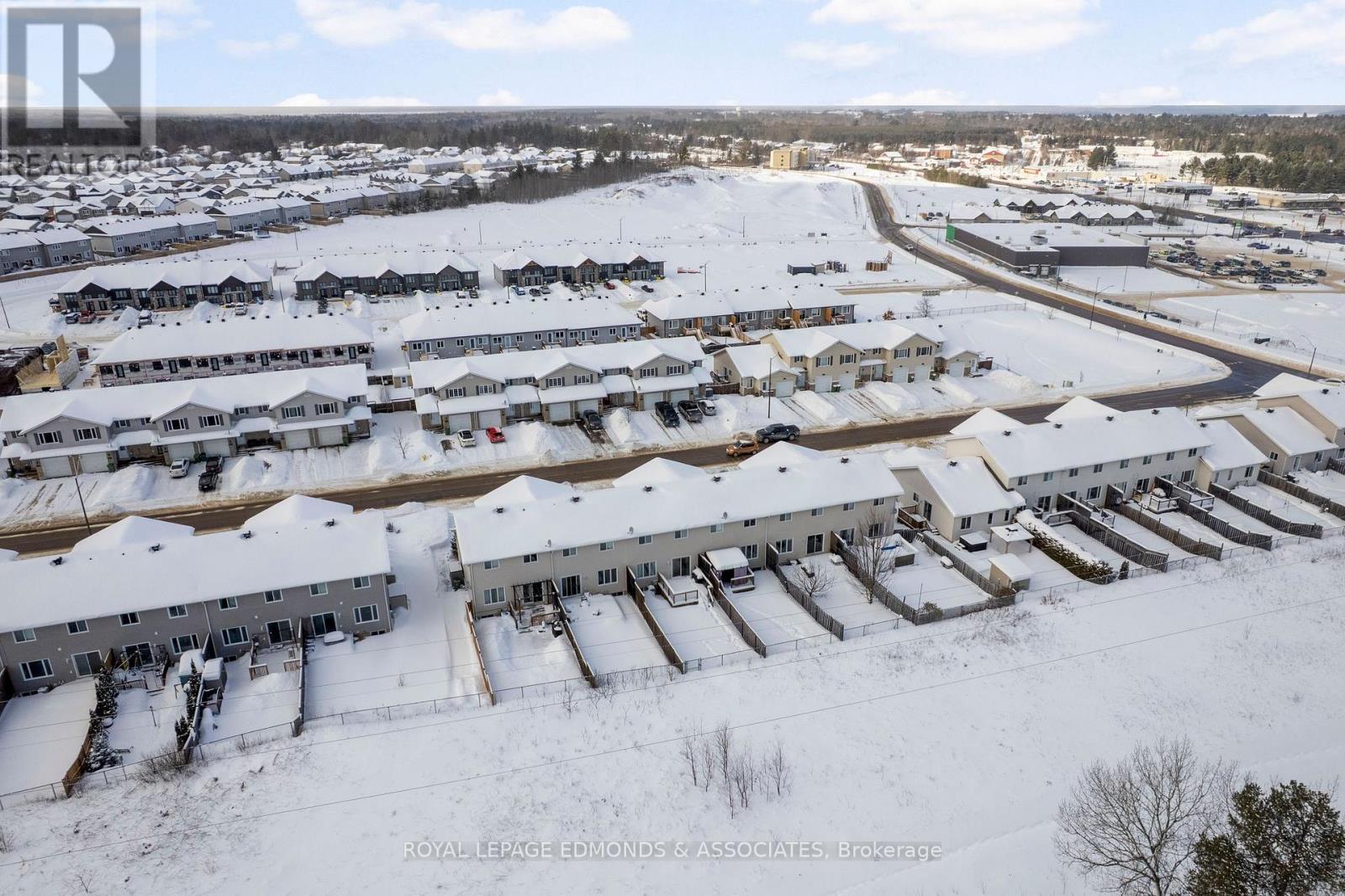 












27 WINSTON AVENUE

,
Petawawa,




Ontario
K8H0C1

