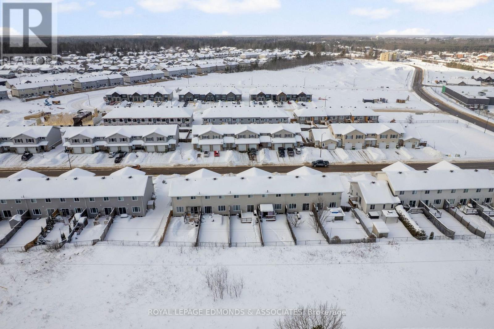 












27 WINSTON AVENUE

,
Petawawa,




Ontario
K8H0C1

