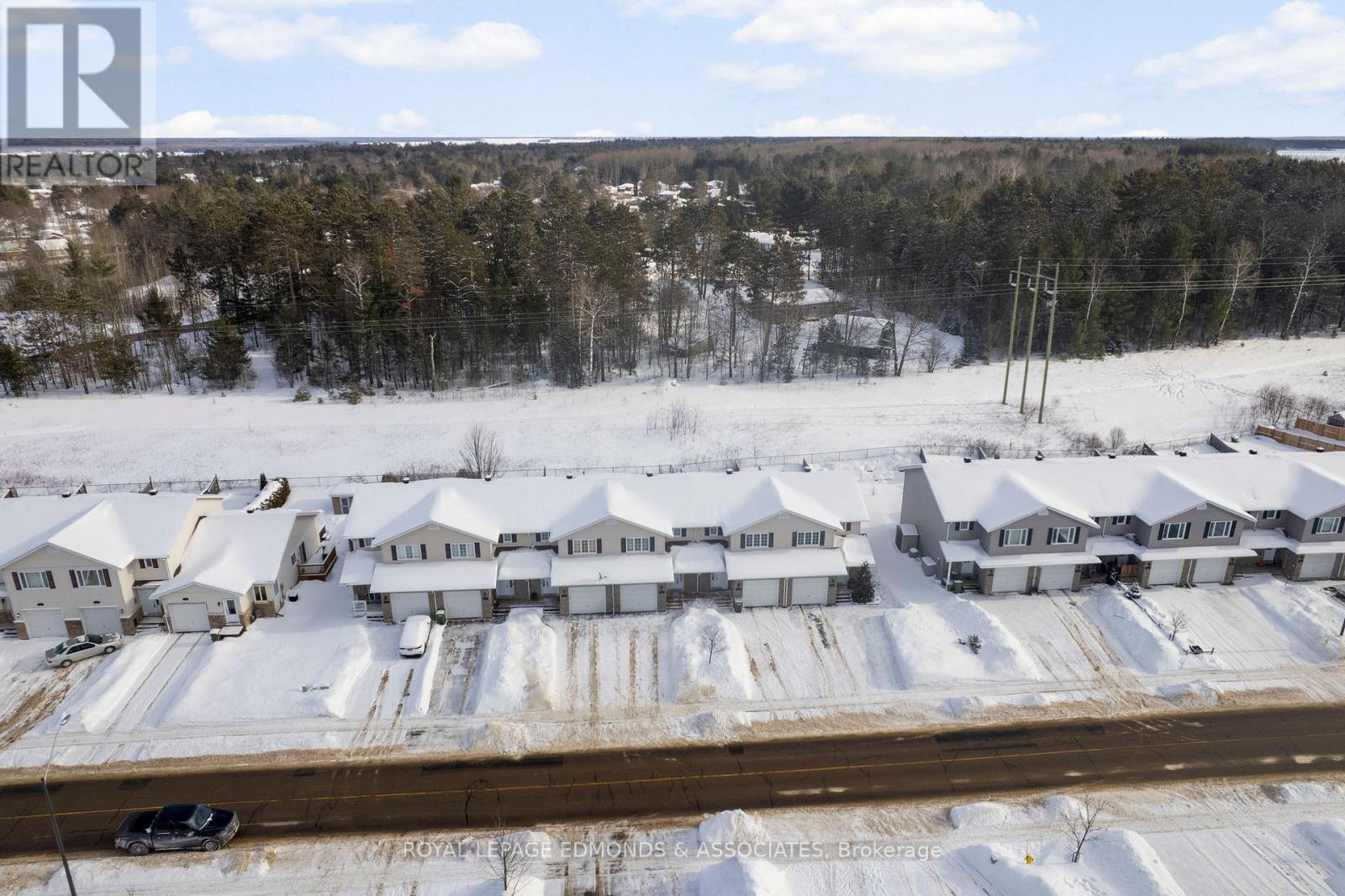 












27 WINSTON AVENUE

,
Petawawa,




Ontario
K8H0C1

