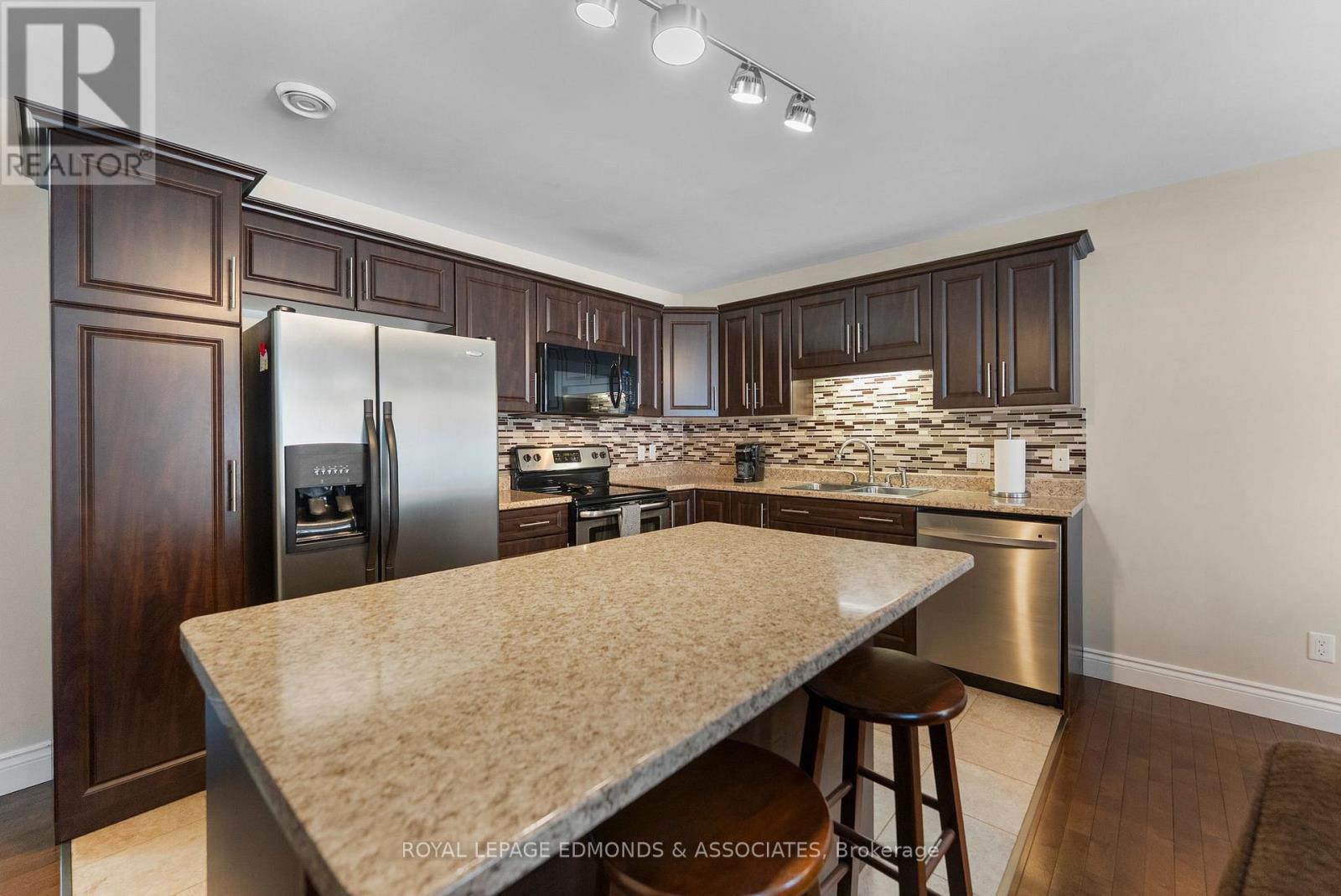 












27 WINSTON AVENUE

,
Petawawa,




Ontario
K8H0C1

